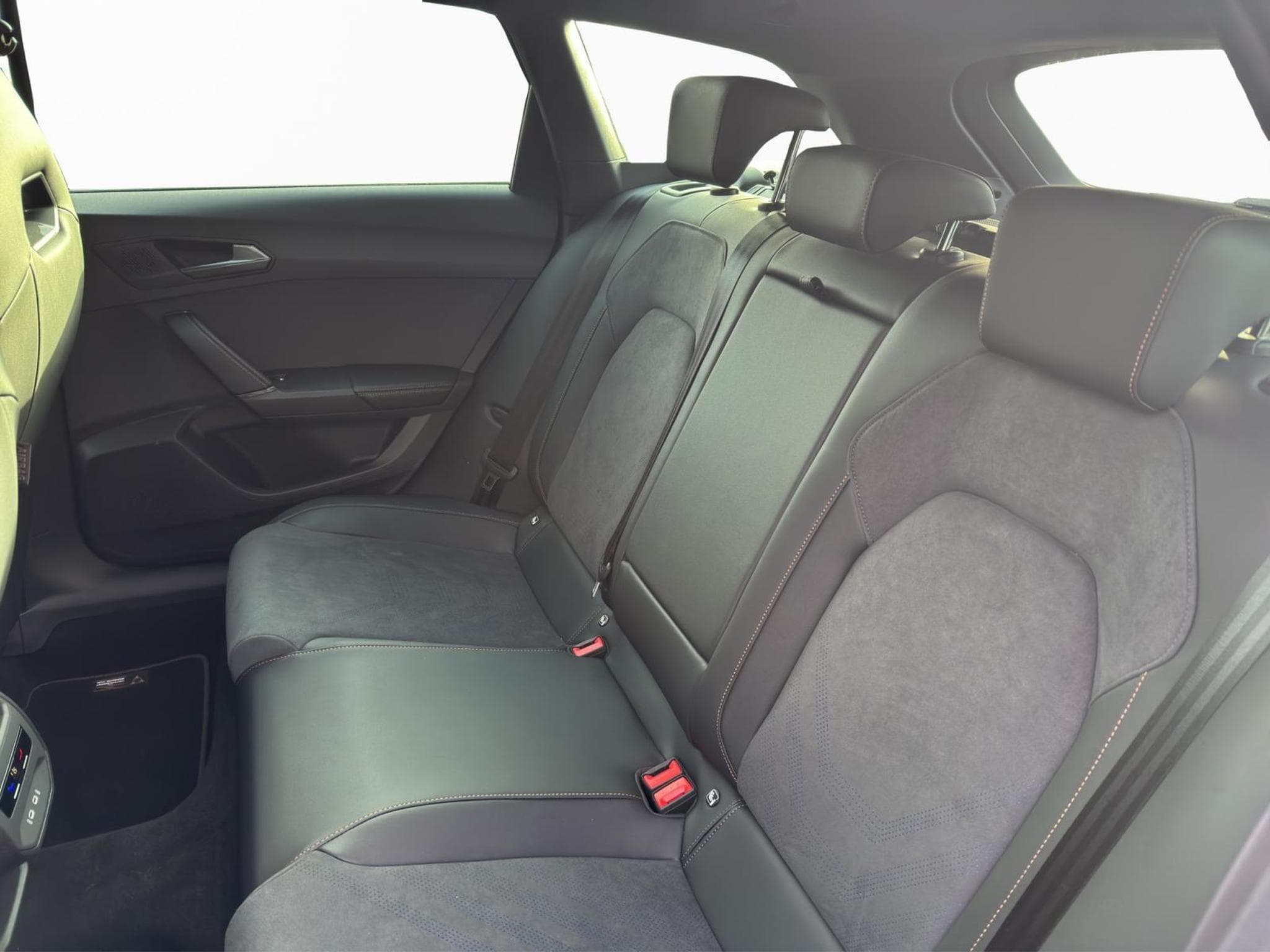 Cupra Leon Sportstourer MHEV (2025) - Foto 16