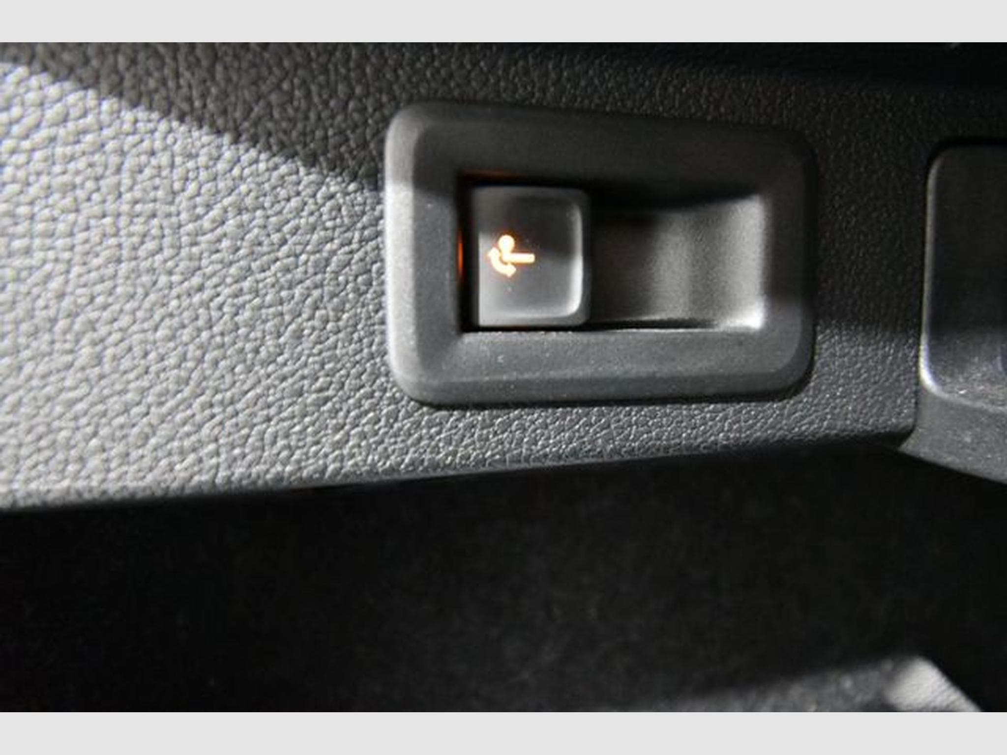 Skoda Kamiq Kamiq Monte Carlo, Navi, schw. AHK, Pano., R.Vie (2025) - Foto 9