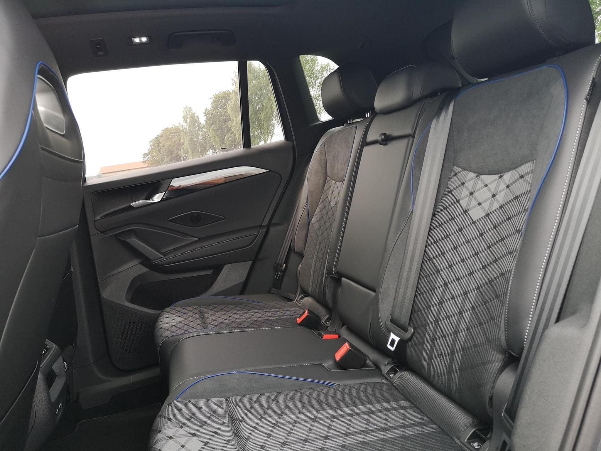 VW Tiguan 2.0 TDI 142 kW 4Motion R-Line (2025) - Foto 10