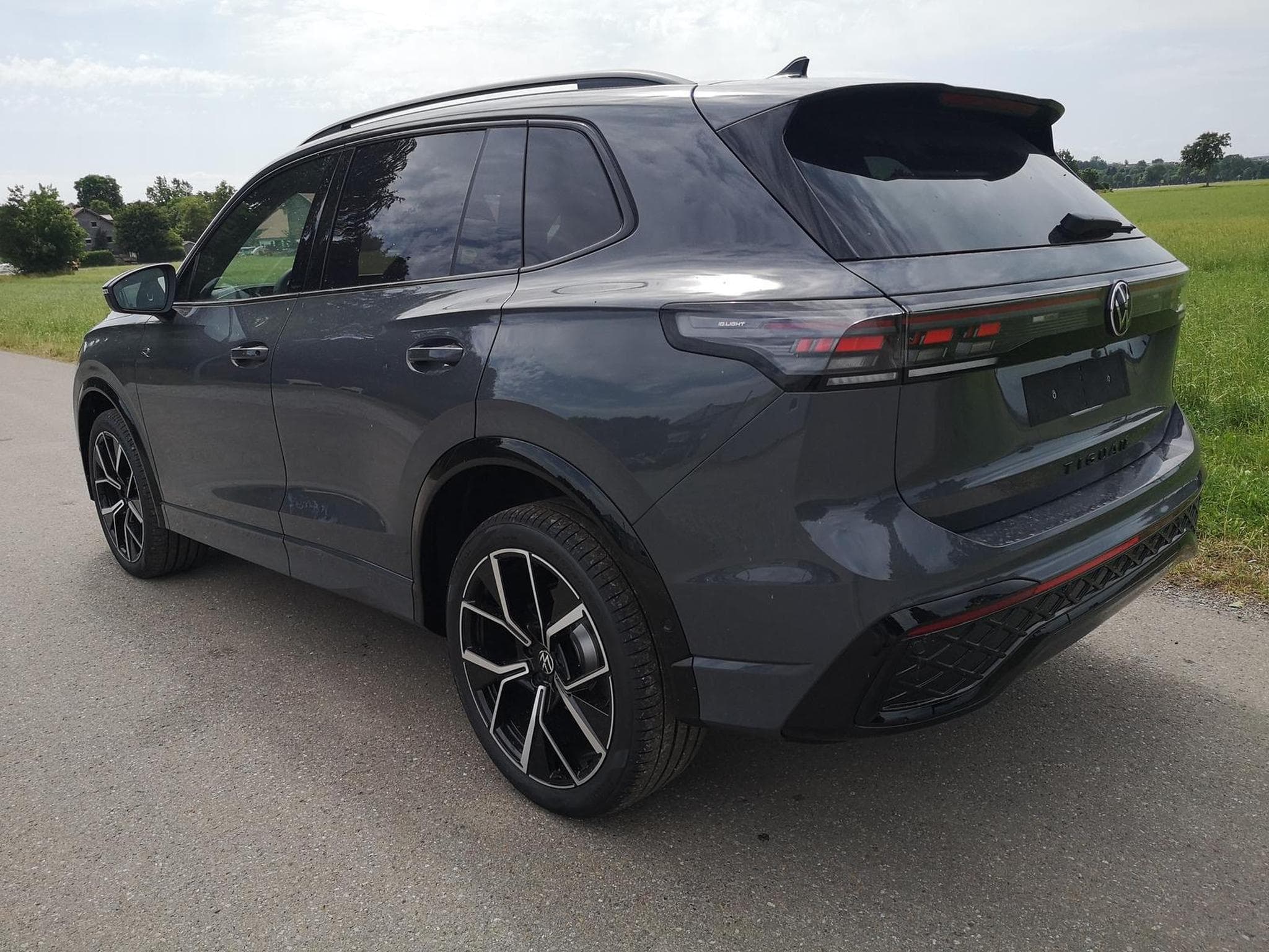 VW Tiguan 2.0 TDI 142 kW 4Motion R-Line (2025) - Foto 2