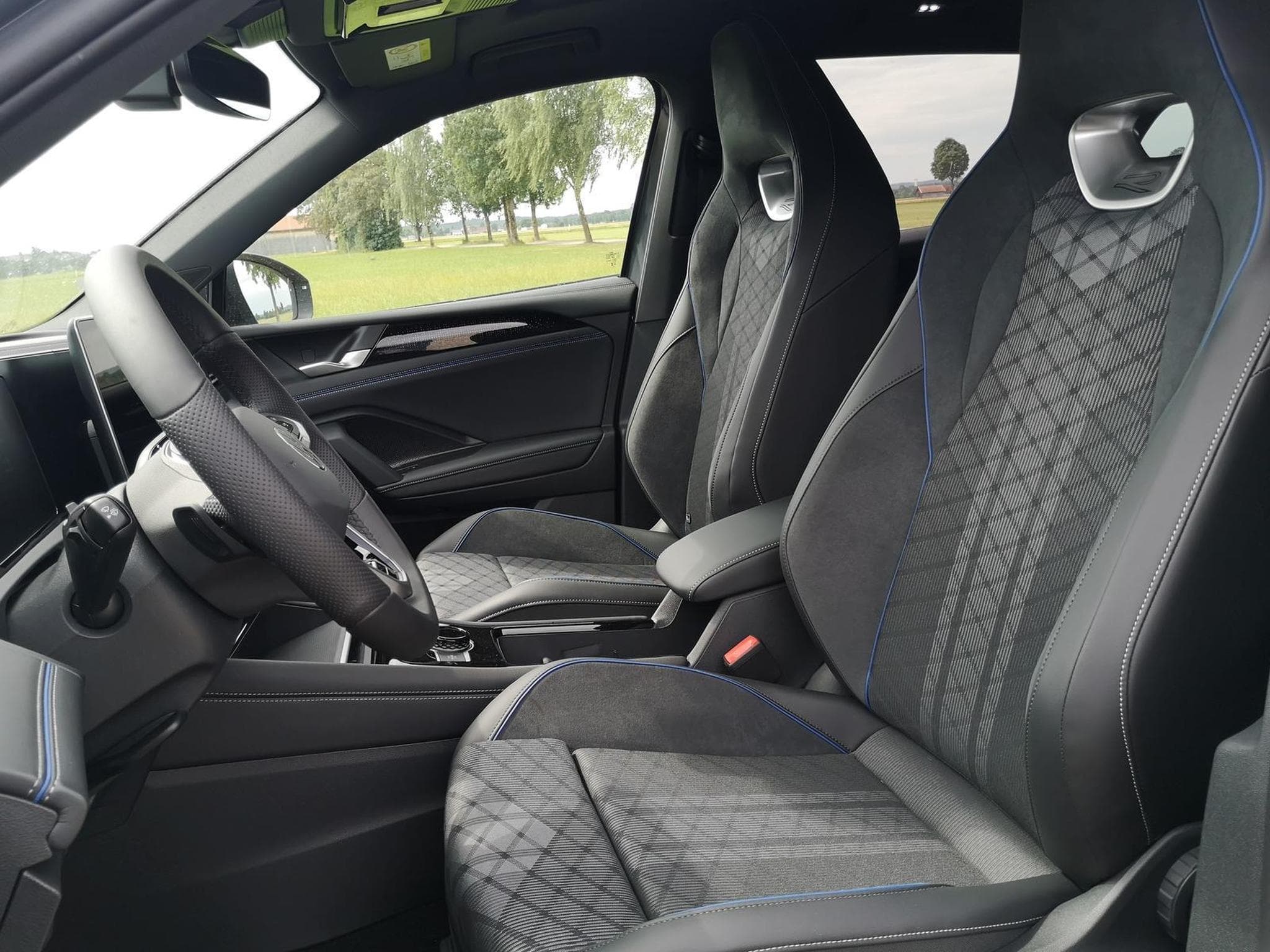 VW Tiguan 2.0 TDI 142 kW 4Motion R-Line (2025) - Foto 9