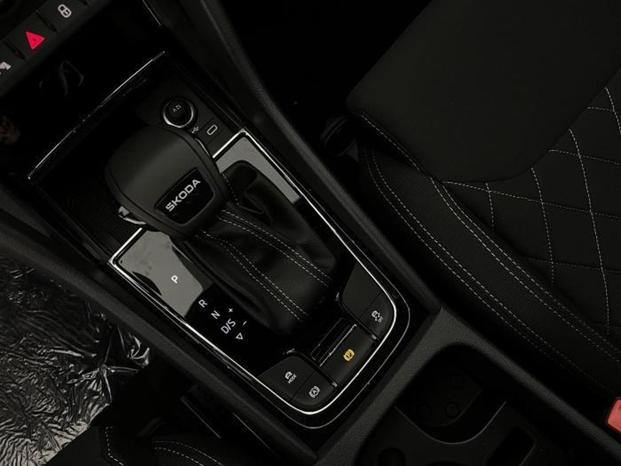 Skoda Karoq Sportline (2026) - Foto 22