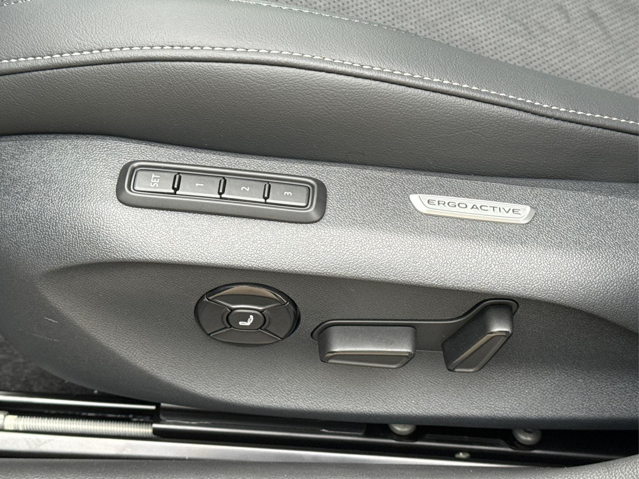 VW Passat Variant Elegance (2025) - Foto 17