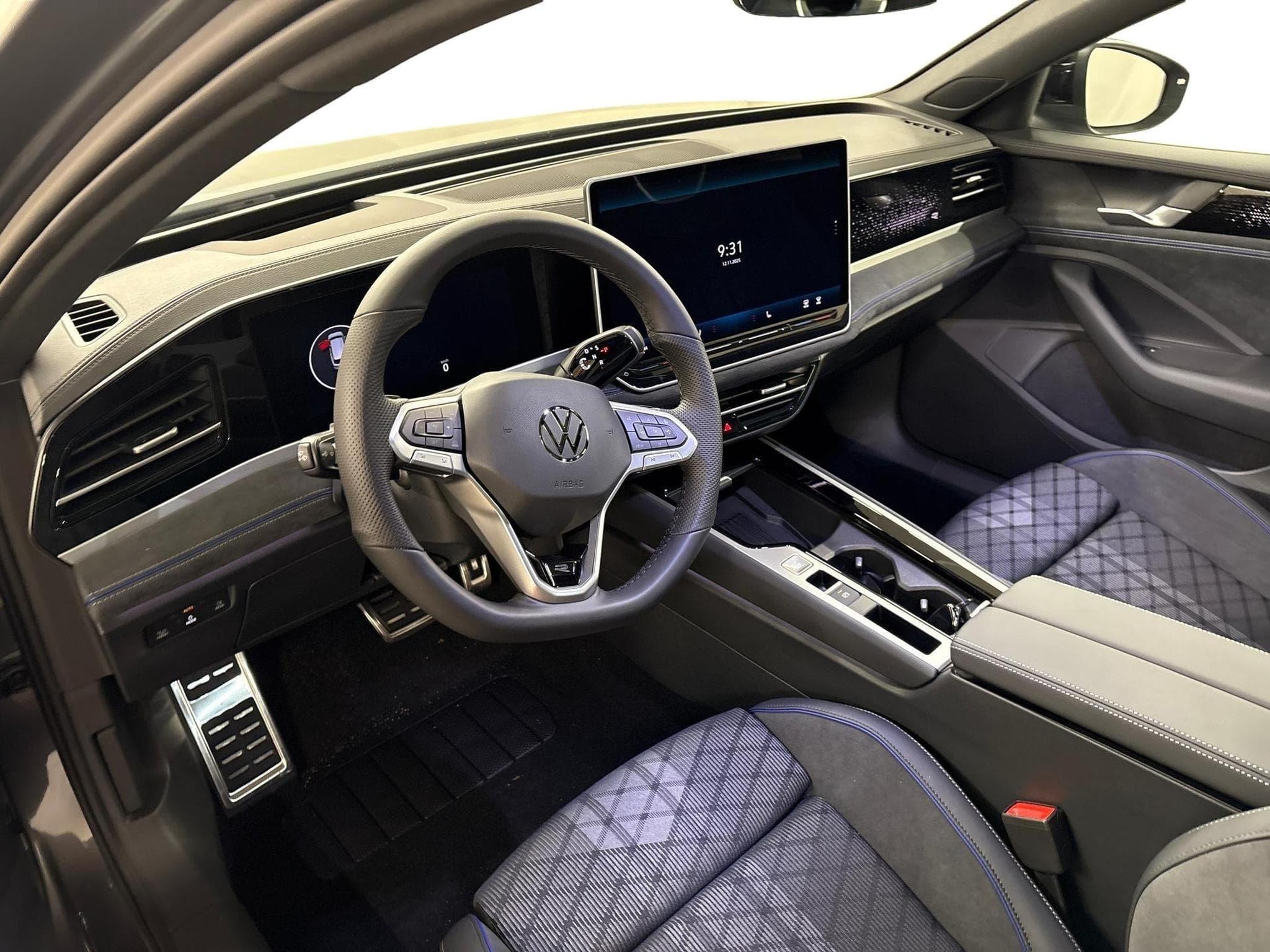 VW Passat Variant R-Line (2025) - Foto 13