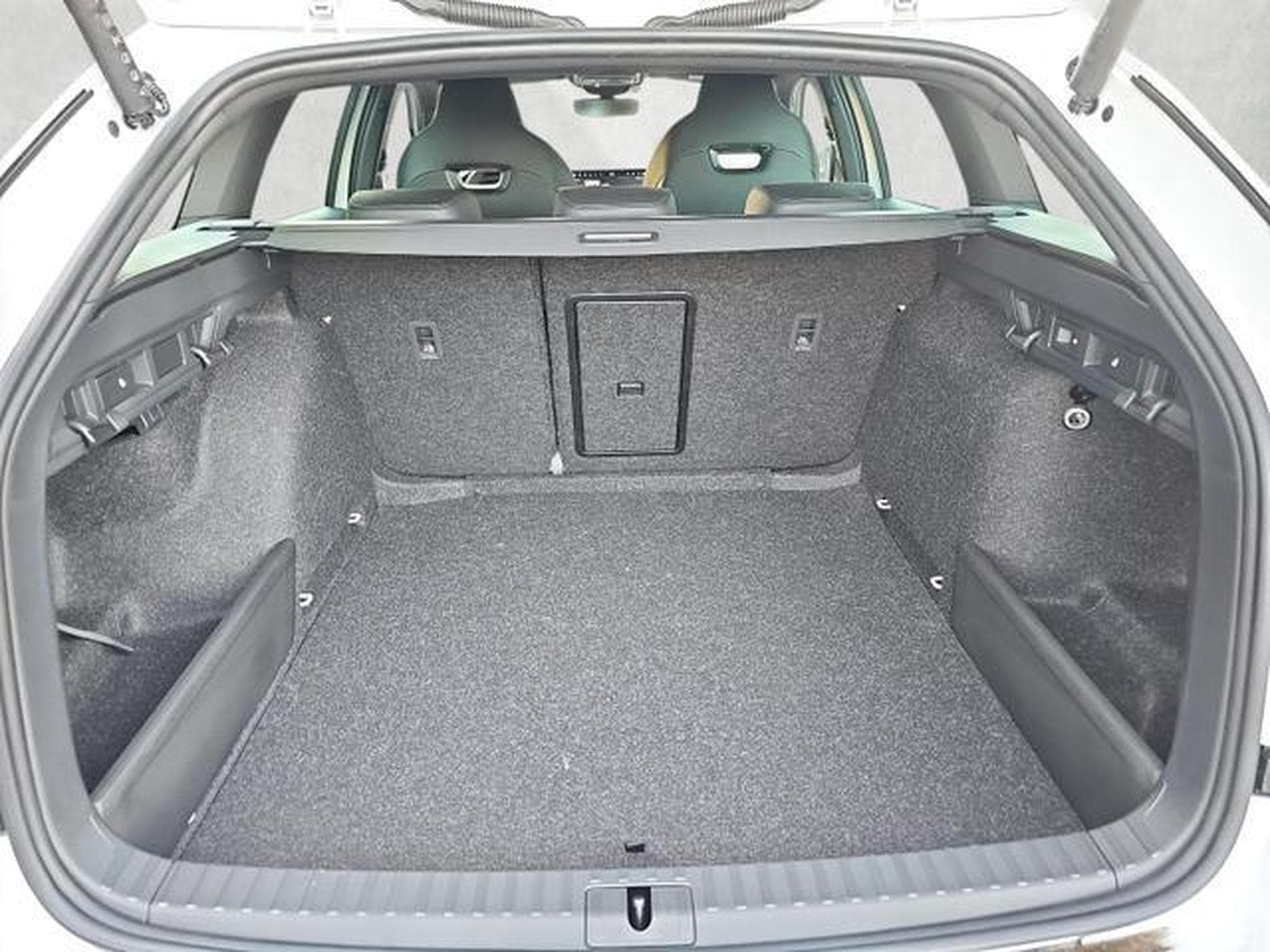 Skoda Octavia 1.5 TSI mHEV 110 kW Sportline (2025) - Photo 1