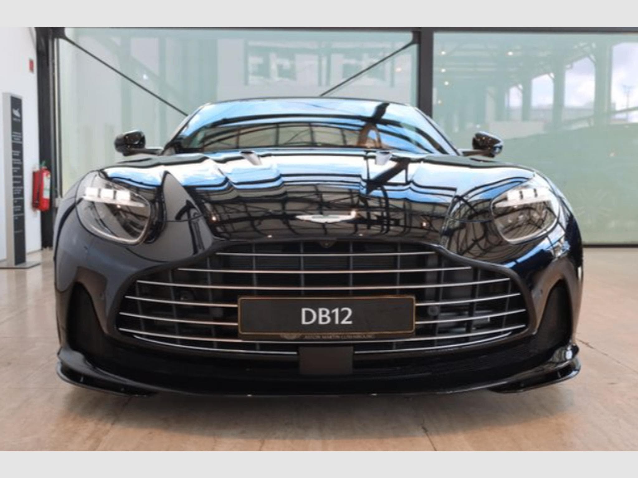 Aston-Martin DB12 4.0l V8 680cv (2025) - Foto 4
