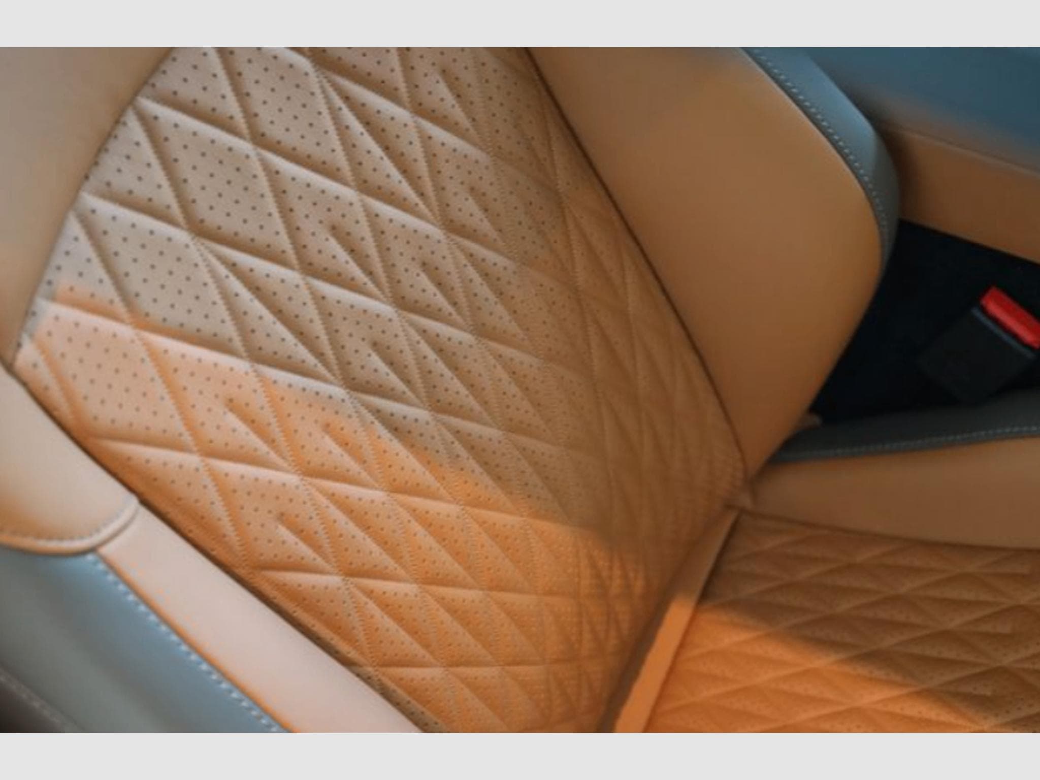 Aston-Martin DB12 4.0l V8 680cv (2025) - Foto 14