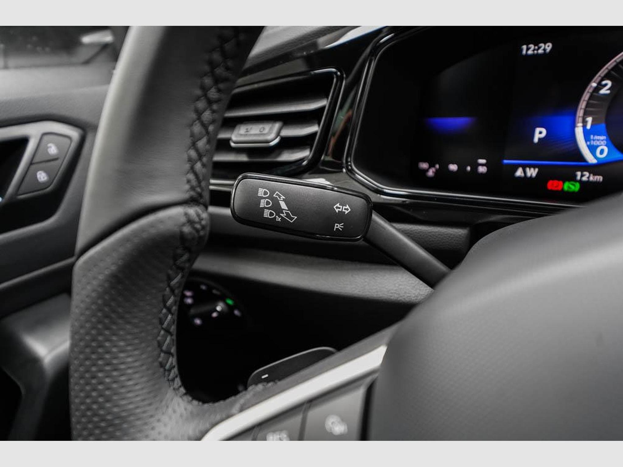 VW T-Roc 1,5 TSI DSG (2025) - Foto 10