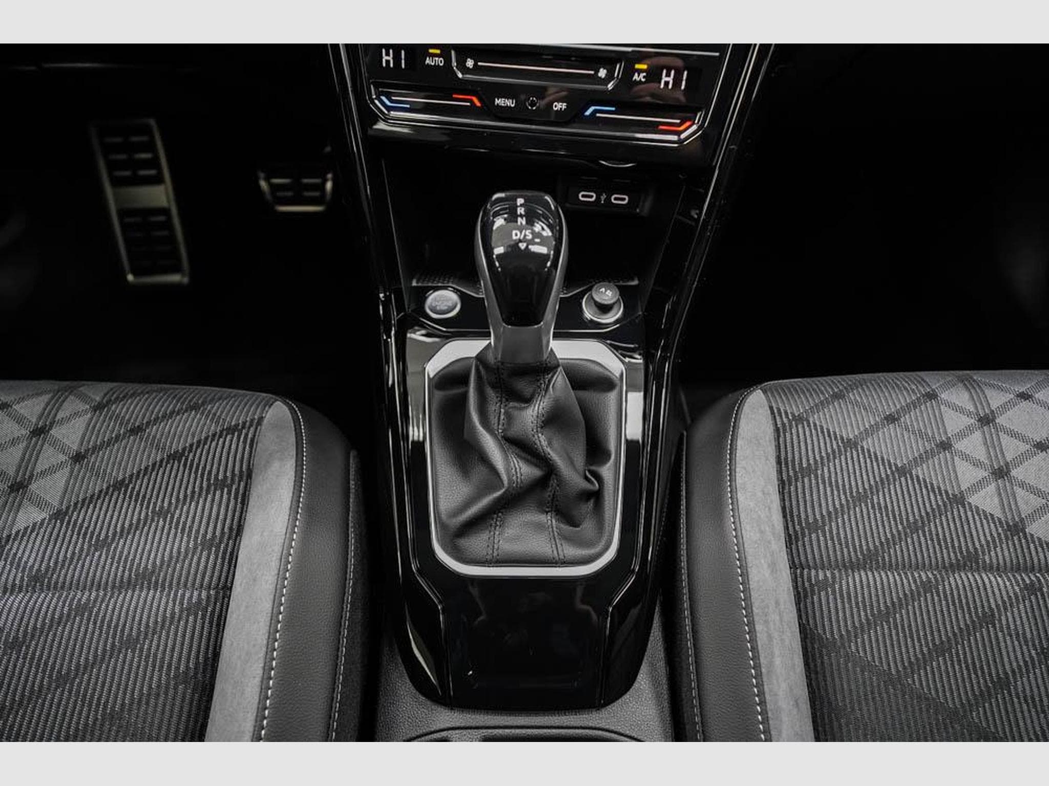 VW T-Roc 1,5 TSI DSG (2025) - Foto 11