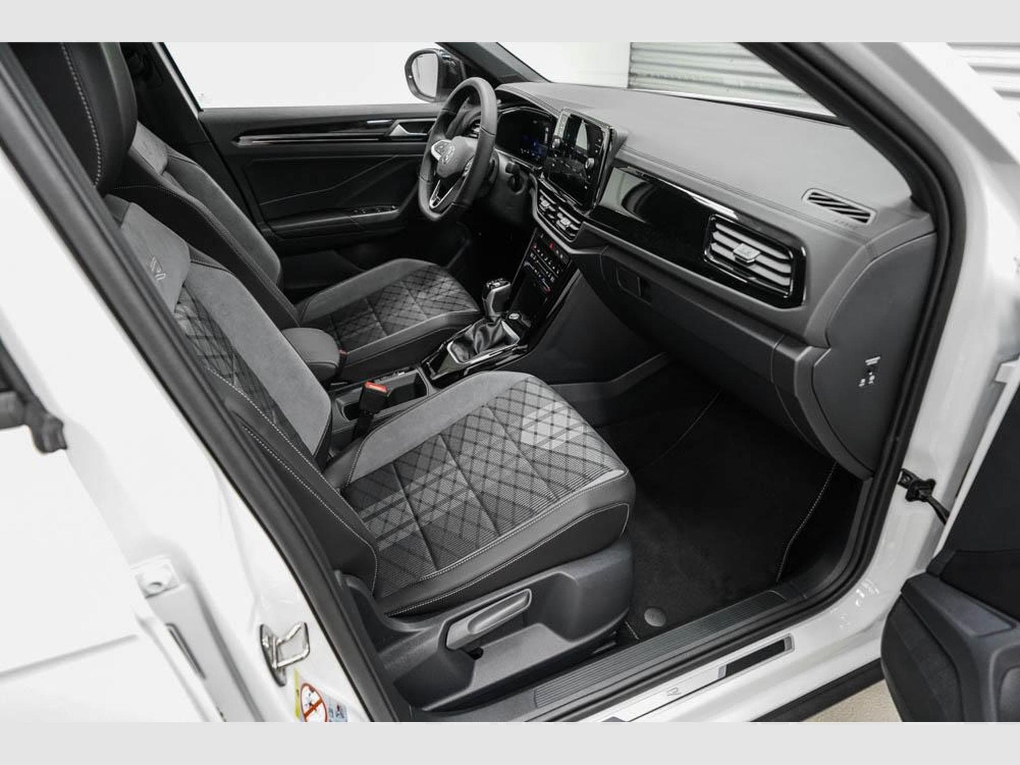 VW T-Roc 1,5 TSI DSG (2025) - Foto 19