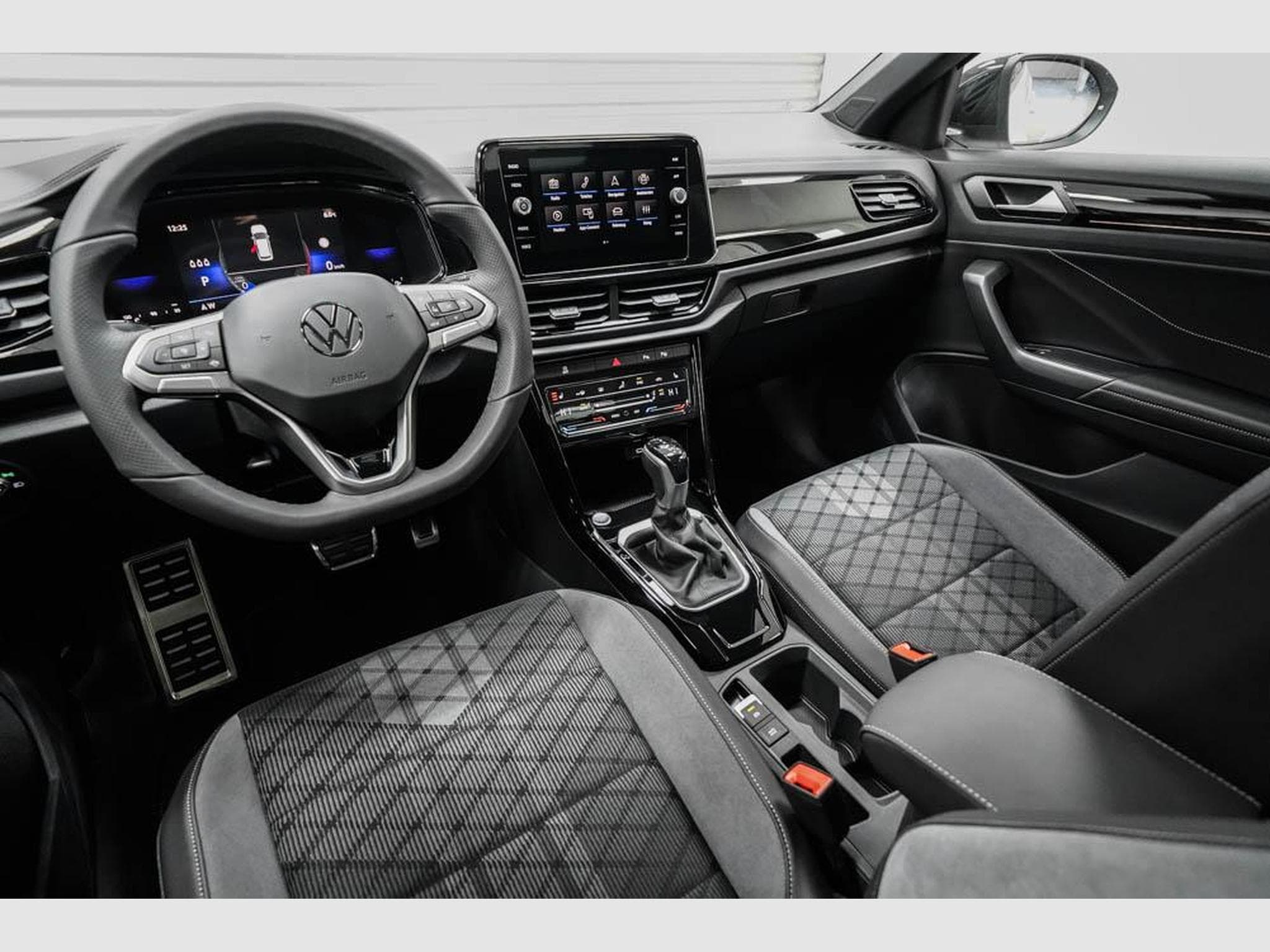 VW T-Roc 1,5 TSI DSG (2025) - Foto 6