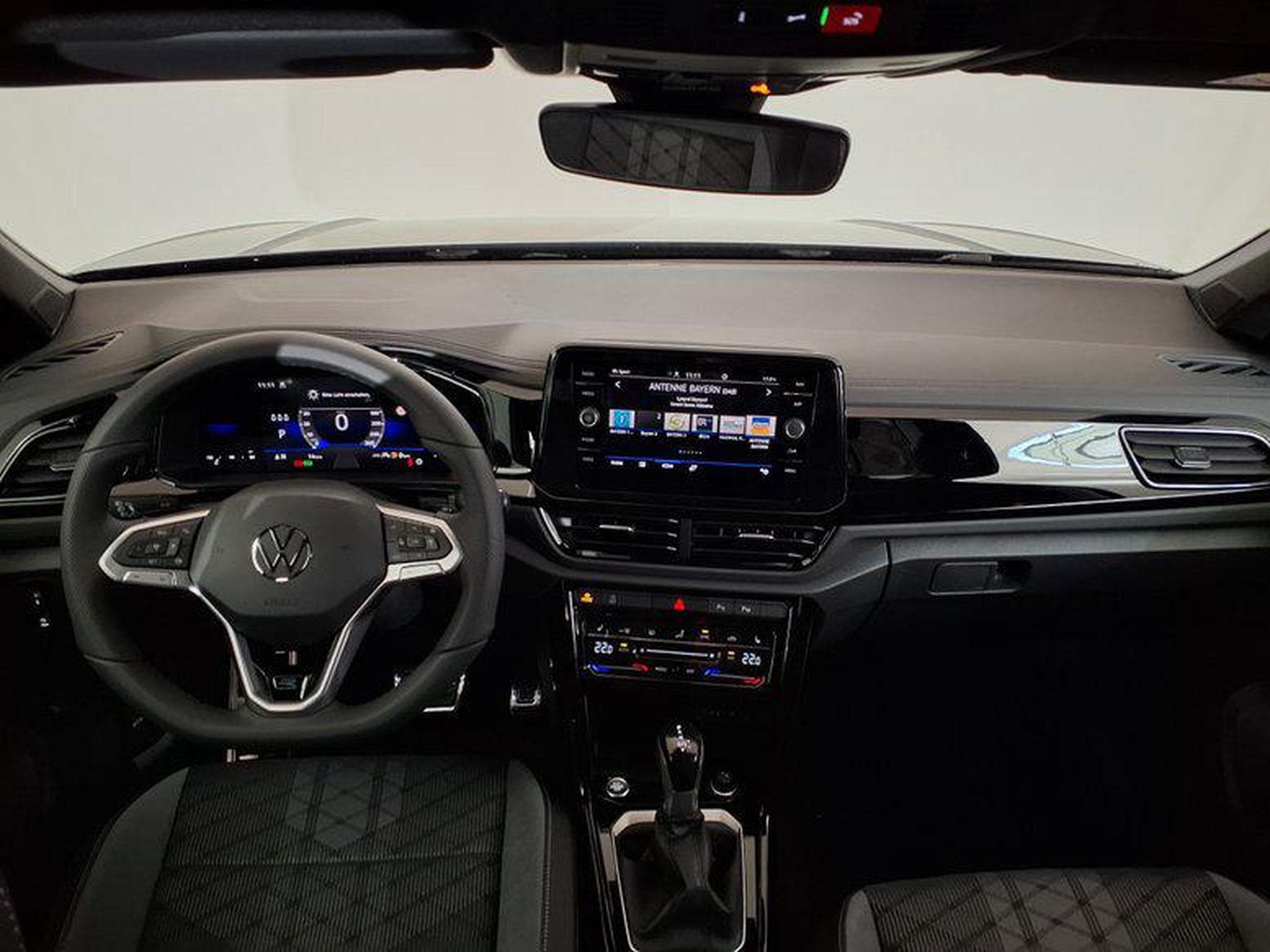 VW T-Roc R-Line 1.5 TSI 7-Gang-DSG (2025) - Foto 11