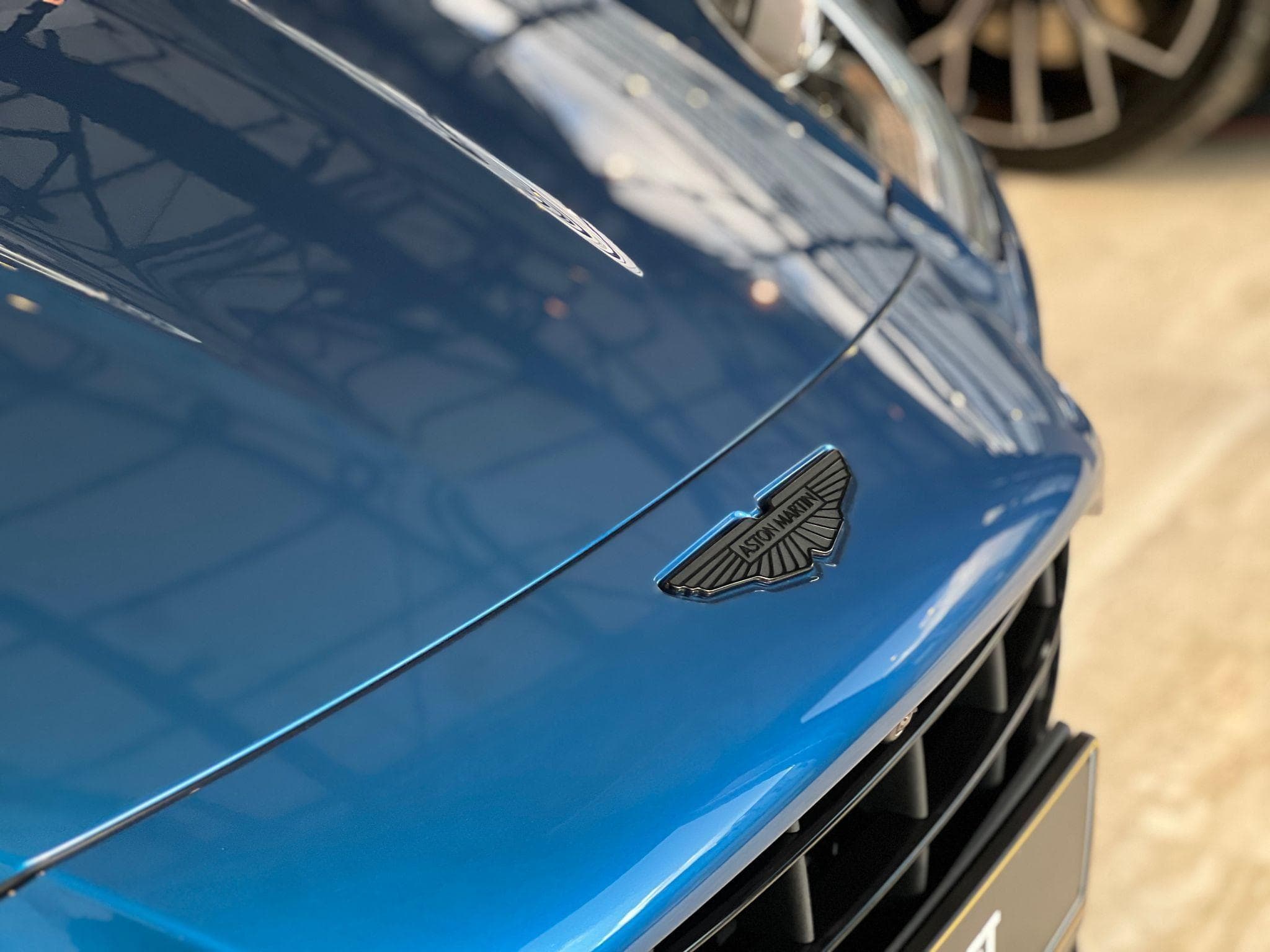 Aston-Martin V8 Vantage 4.0l v8 bi turbo 665cv (2025) - Photo 6