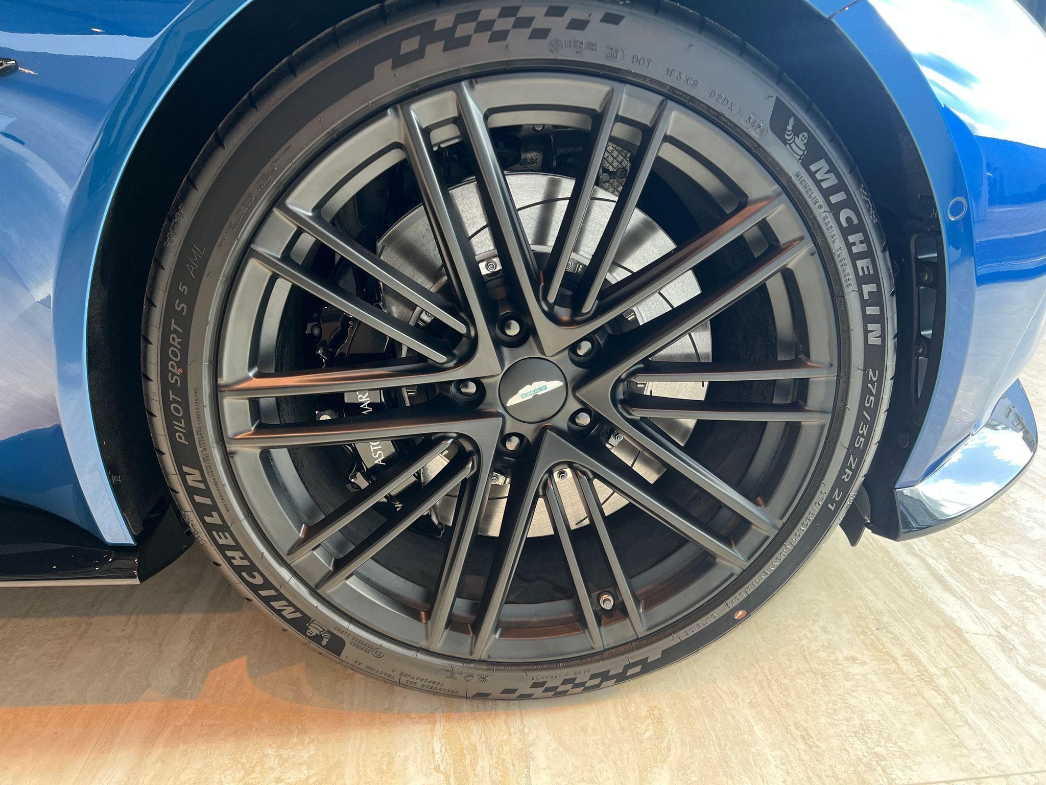 Aston-Martin V8 Vantage 4.0l v8 bi turbo 665cv (2025) - Photo 5
