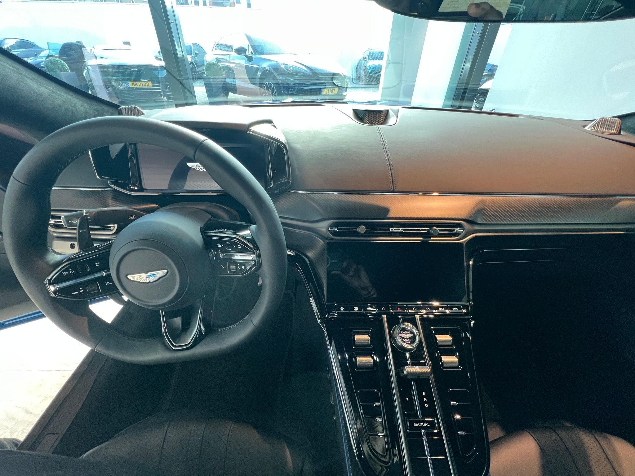 Aston-Martin V8 Vantage 4.0l v8 bi turbo 665cv (2025) - Photo 9