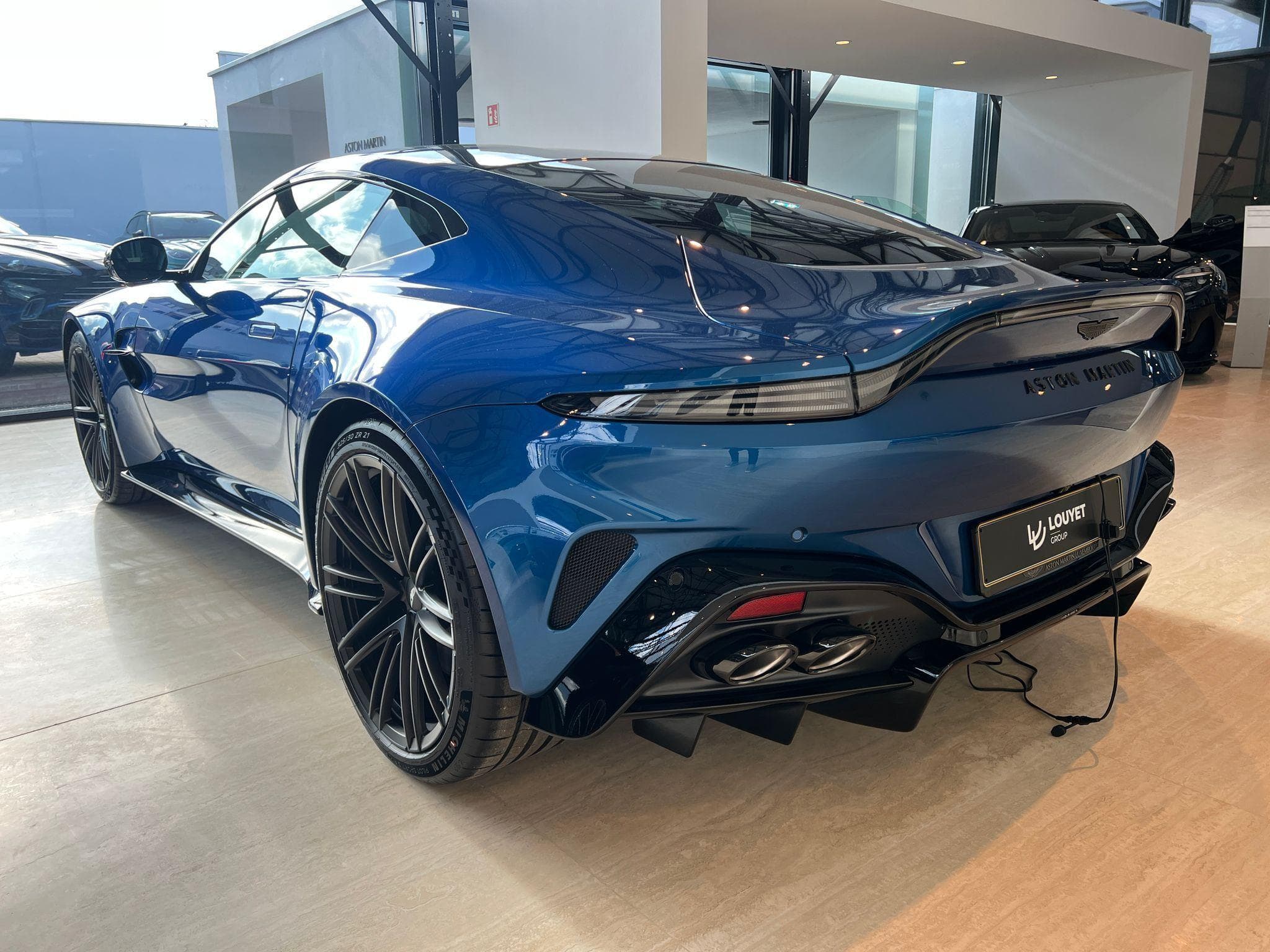Aston-Martin V8 Vantage 4.0l v8 bi turbo 665cv (2025) - Photo 2