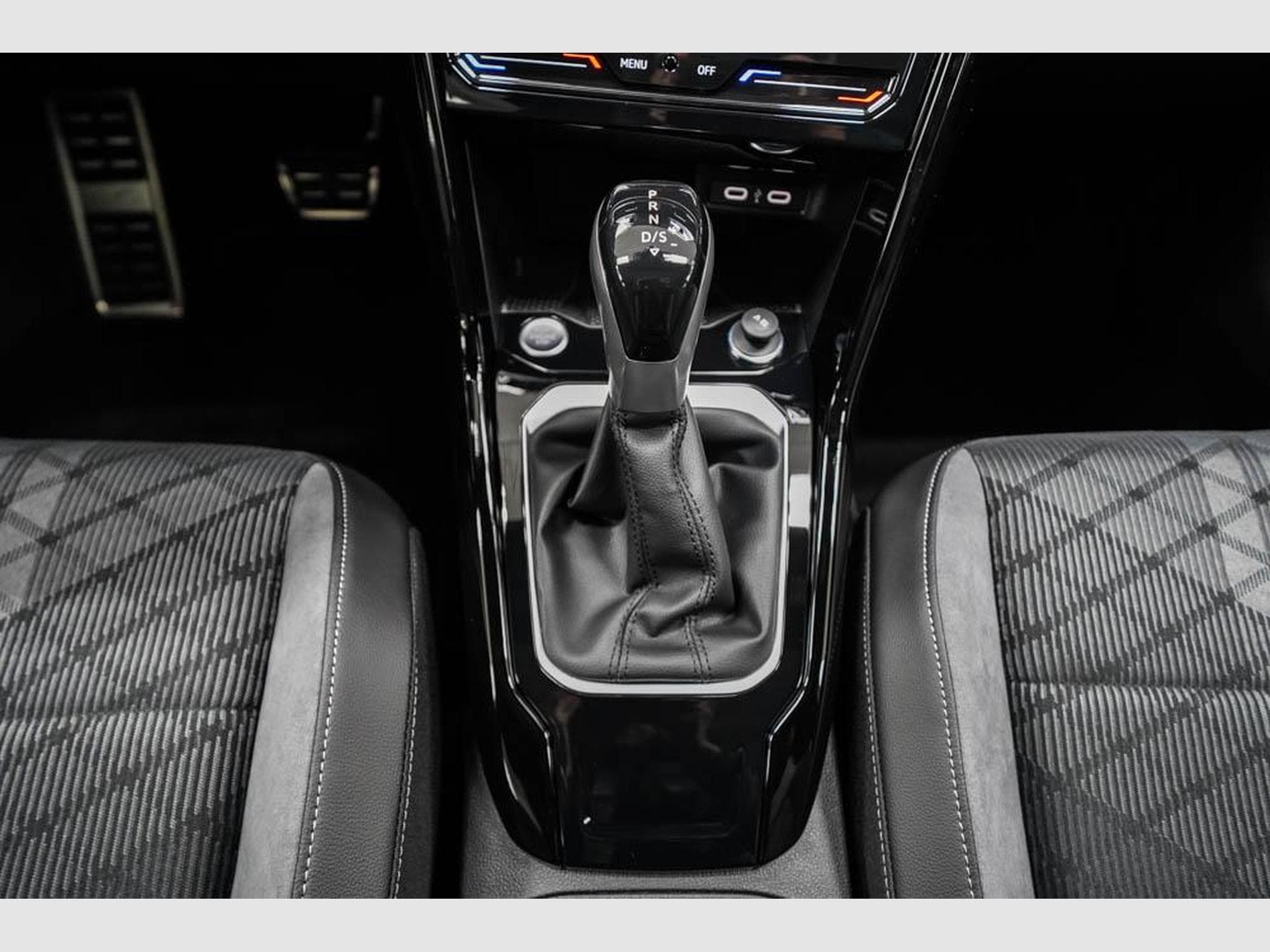 VW T-Roc 1,5 TSI DSG (2025) - Foto 11