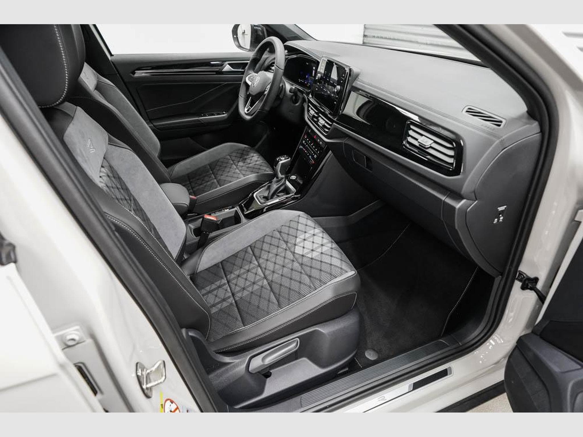 VW T-Roc 1,5 TSI DSG (2025) - Foto 19