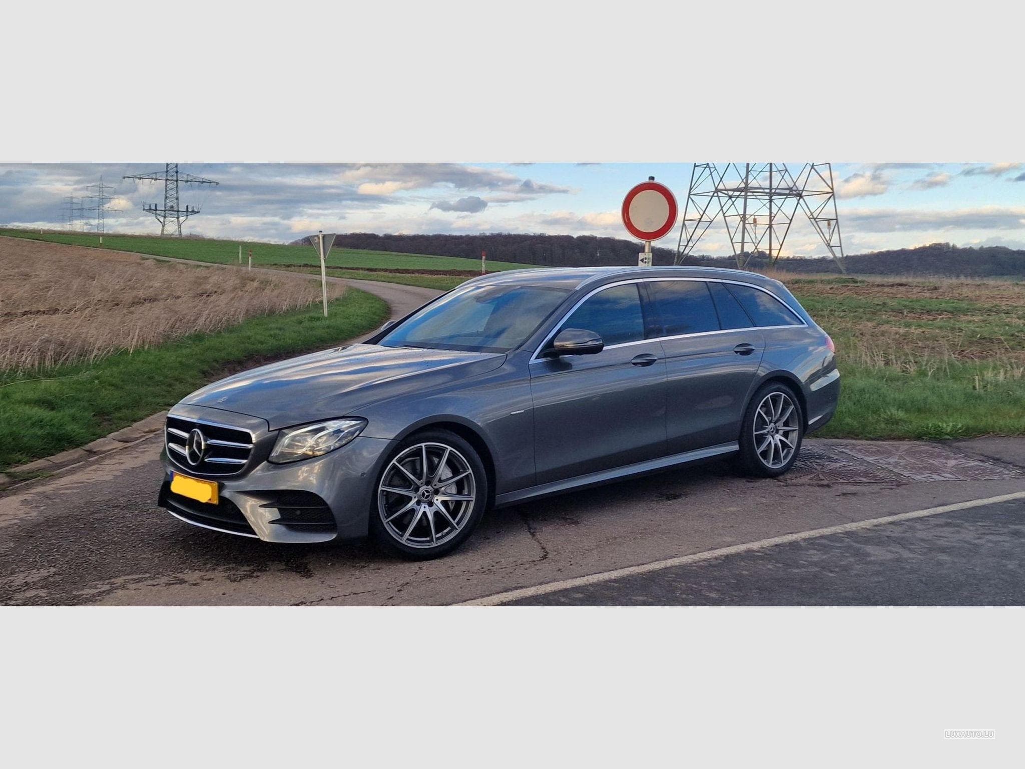 Mercedes E 220 AMG-Line + Sport Style (2020) - Foto 1