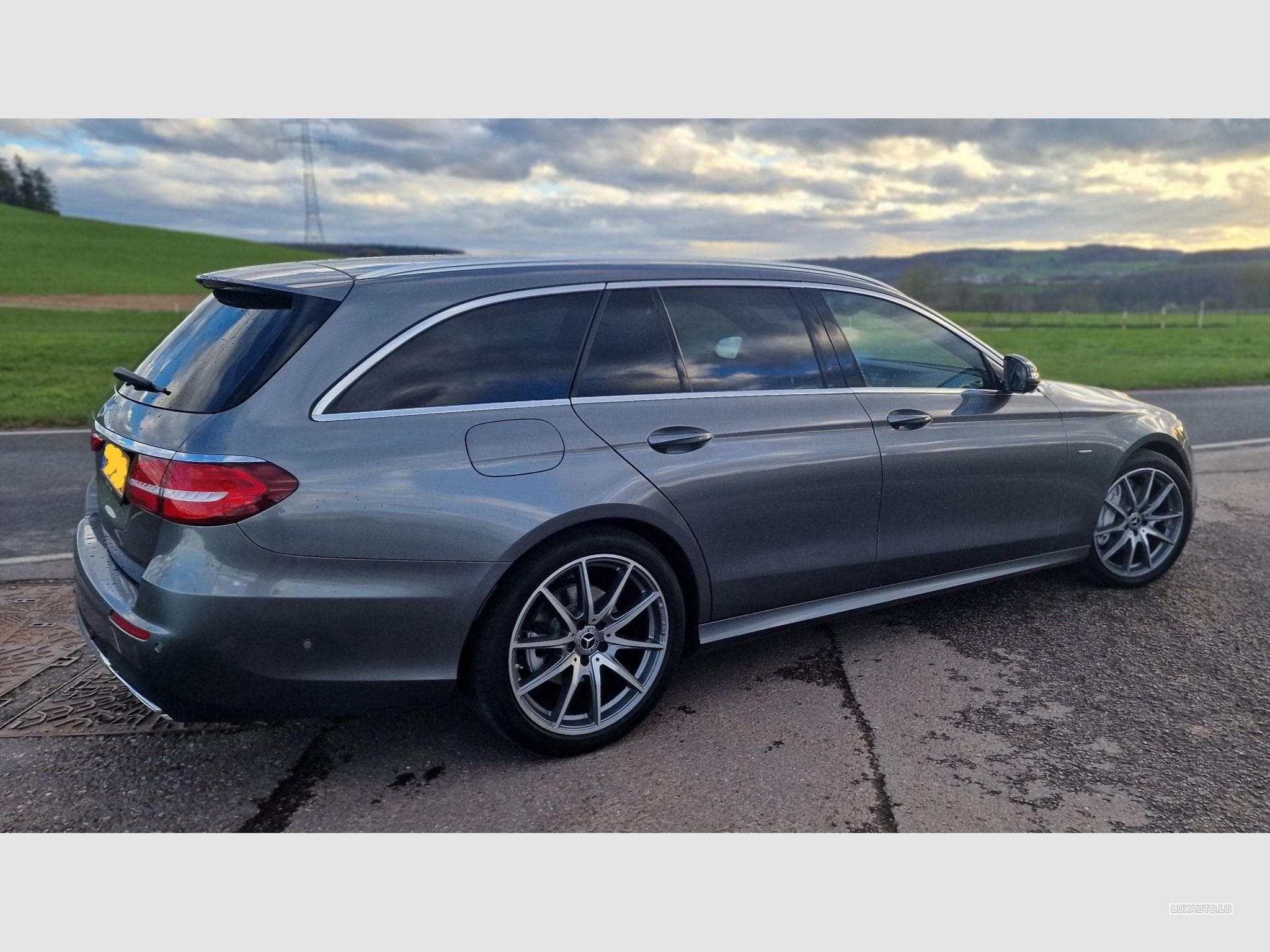 Mercedes E 220 AMG-Line + Sport Style (2020) - Foto 2