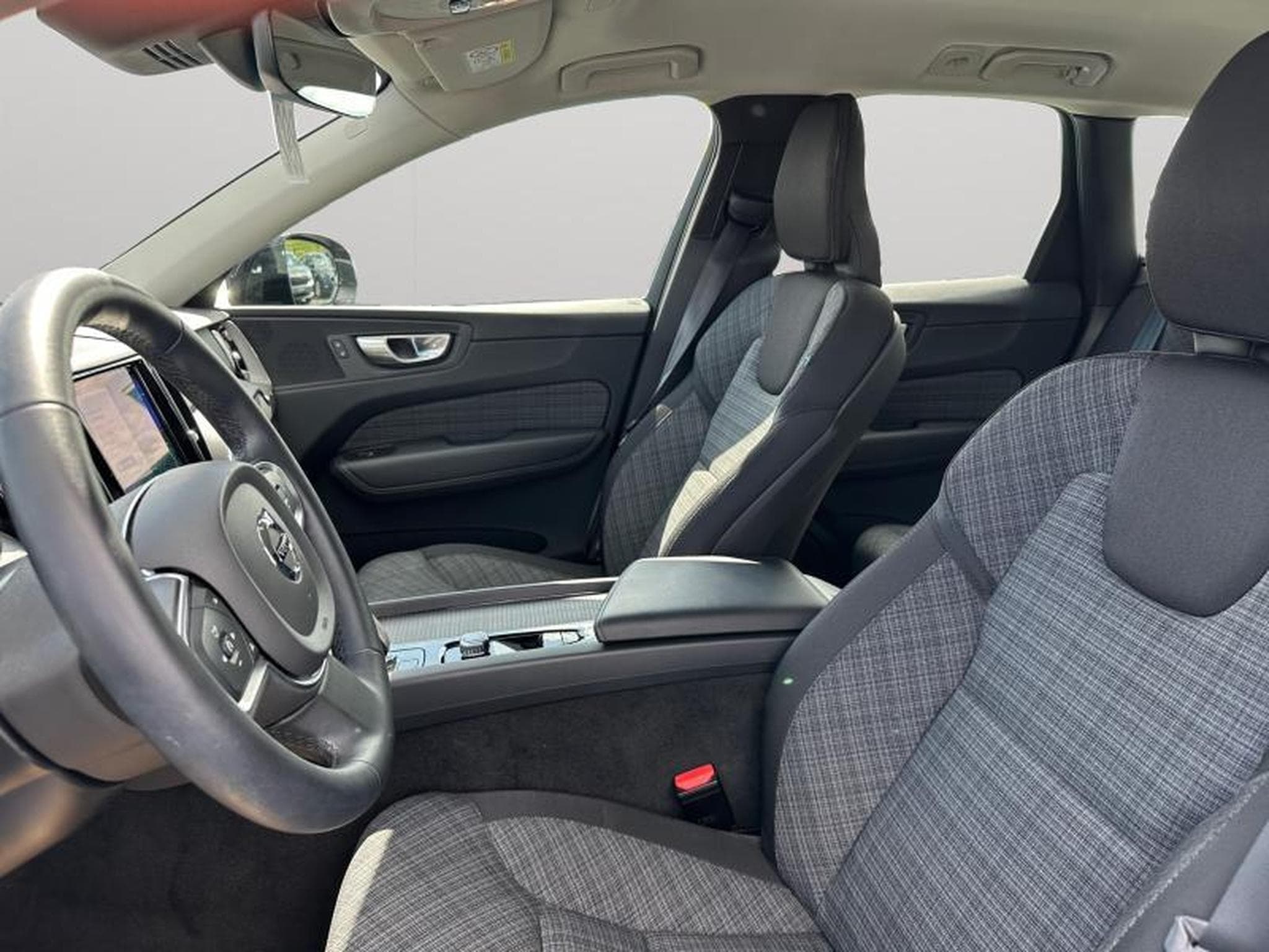 Volvo XC60 B4 Core / Diesel (2023) - Foto 10