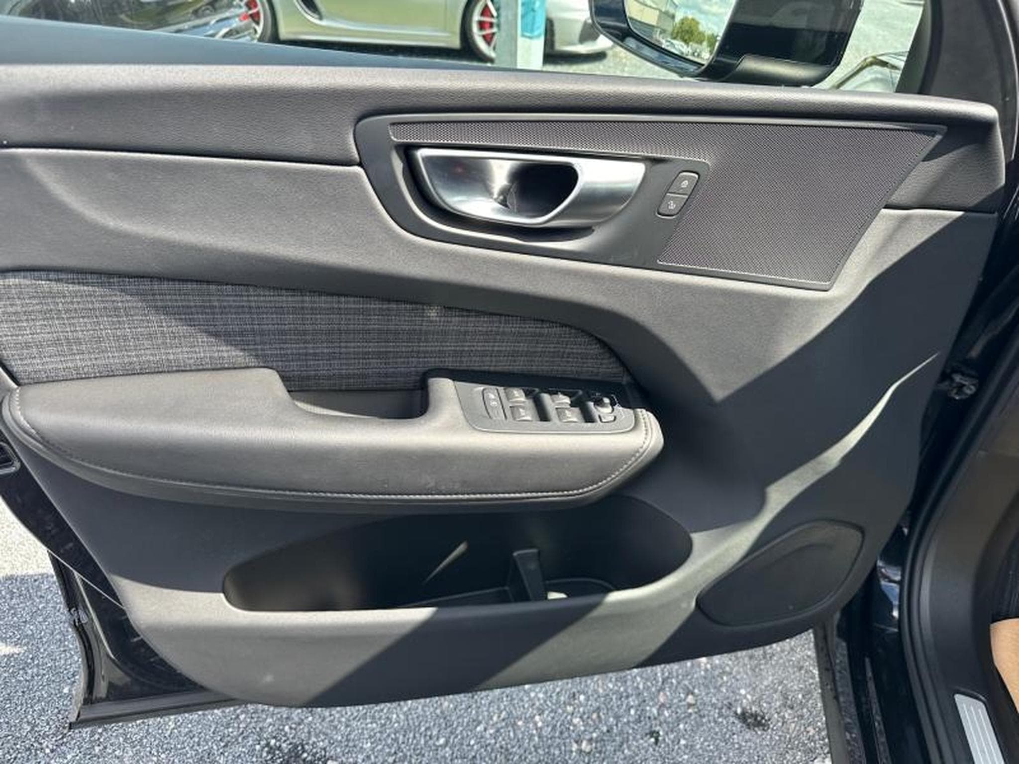 Volvo XC60 B4 Core / Diesel (2023) - Foto 16