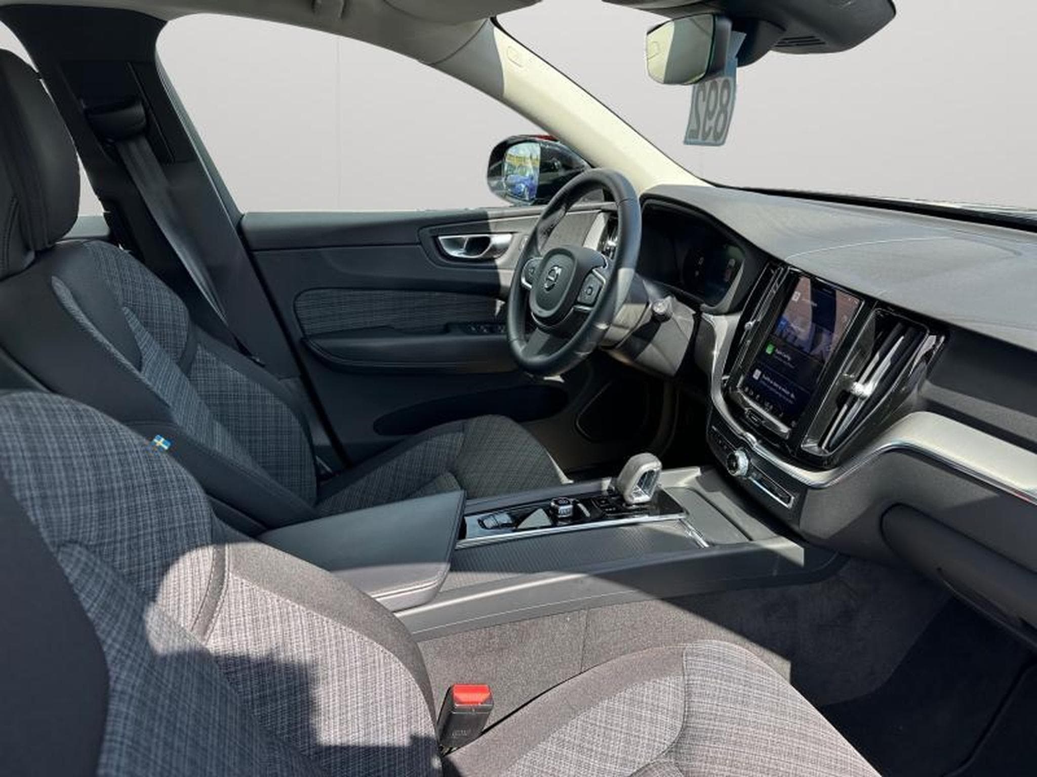 Volvo XC60 B4 Core / Diesel (2023) - Foto 18