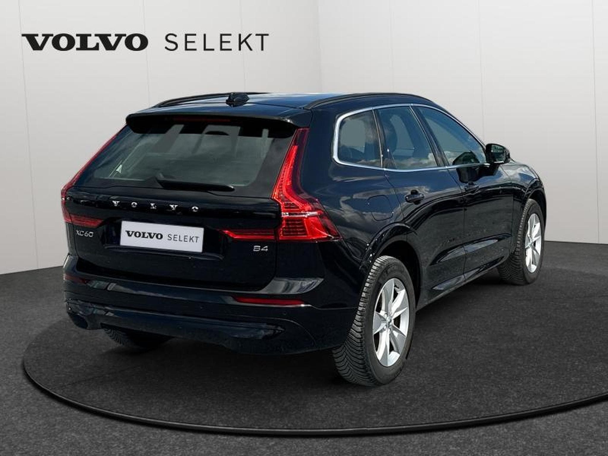 Volvo XC60 B4 Core / Diesel (2023) - Foto 2