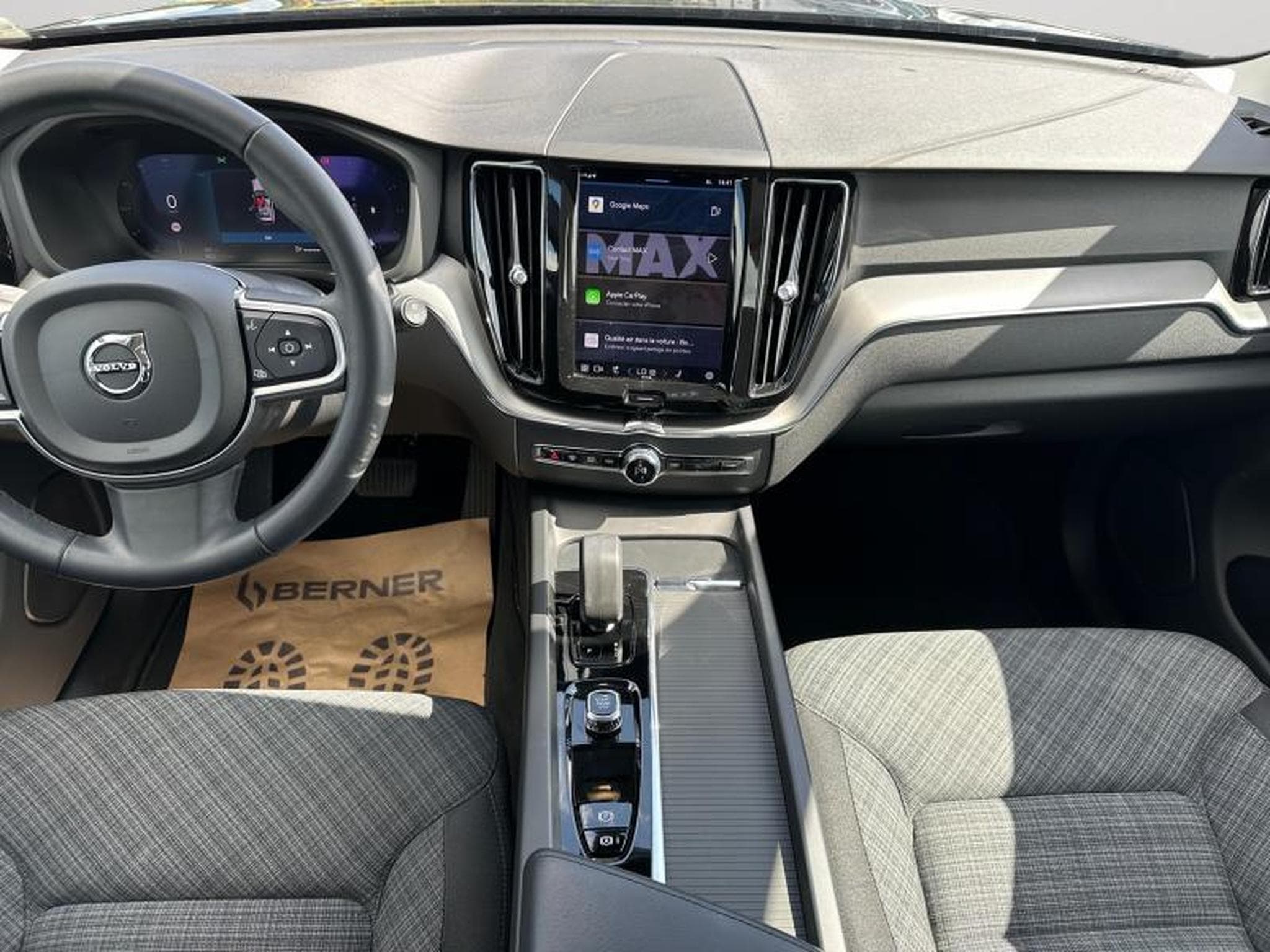 Volvo XC60 B4 Core / Diesel (2023) - Foto 3