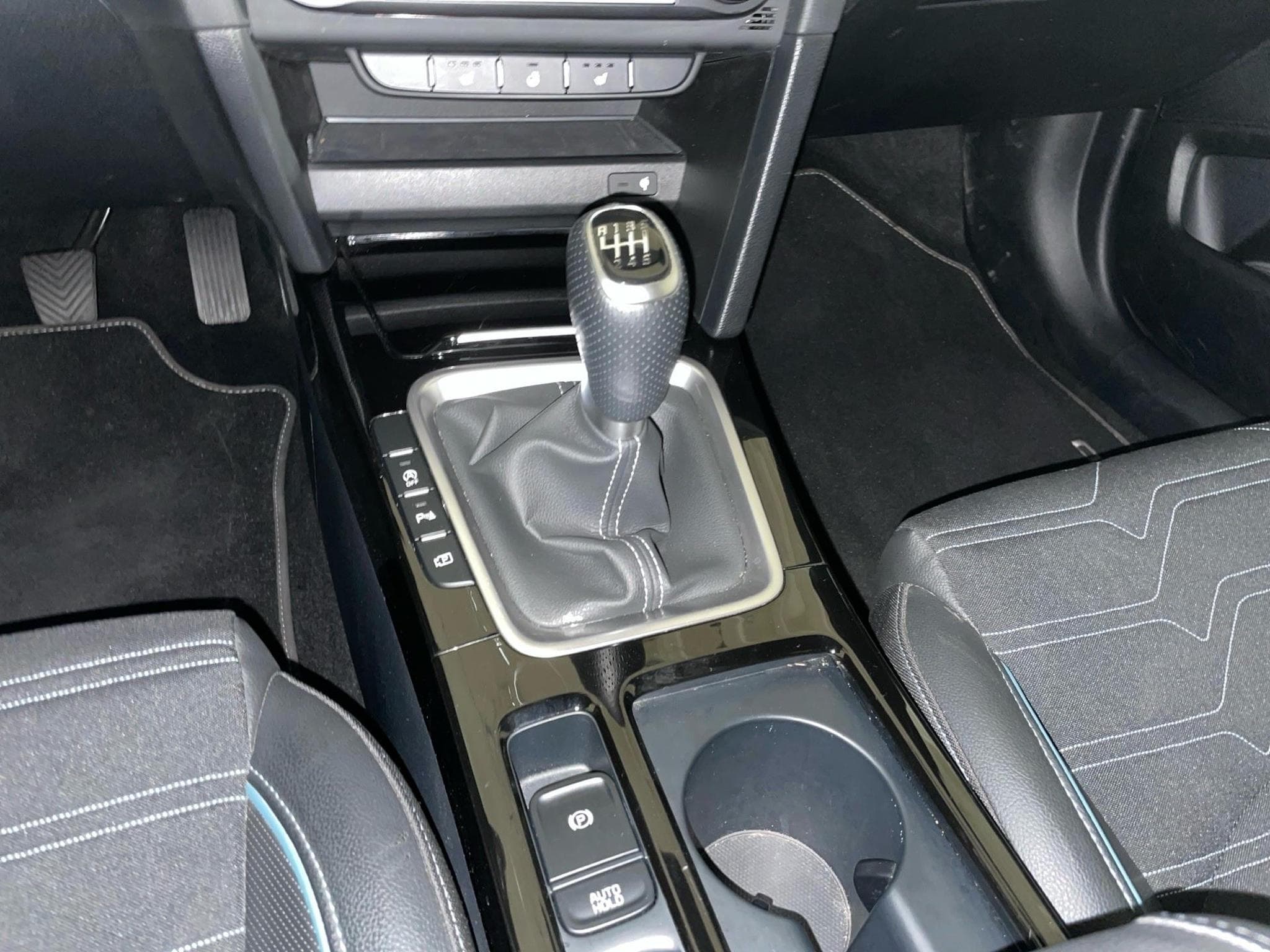 Kia Ceed 1.0 STYLE (2024) - Photo 9