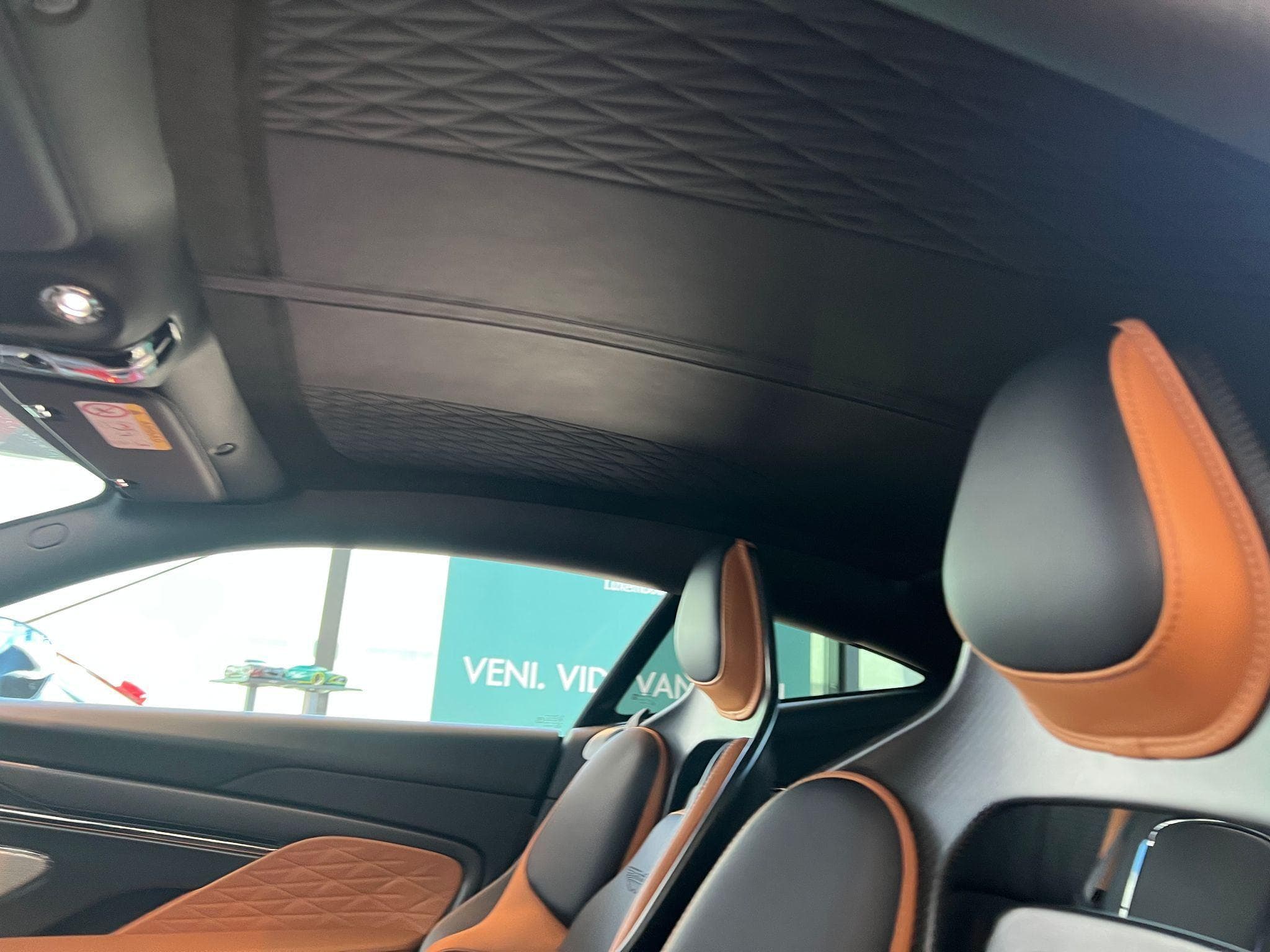 Aston-Martin DB12 4.0l V8 680cv (2025) - Foto 9