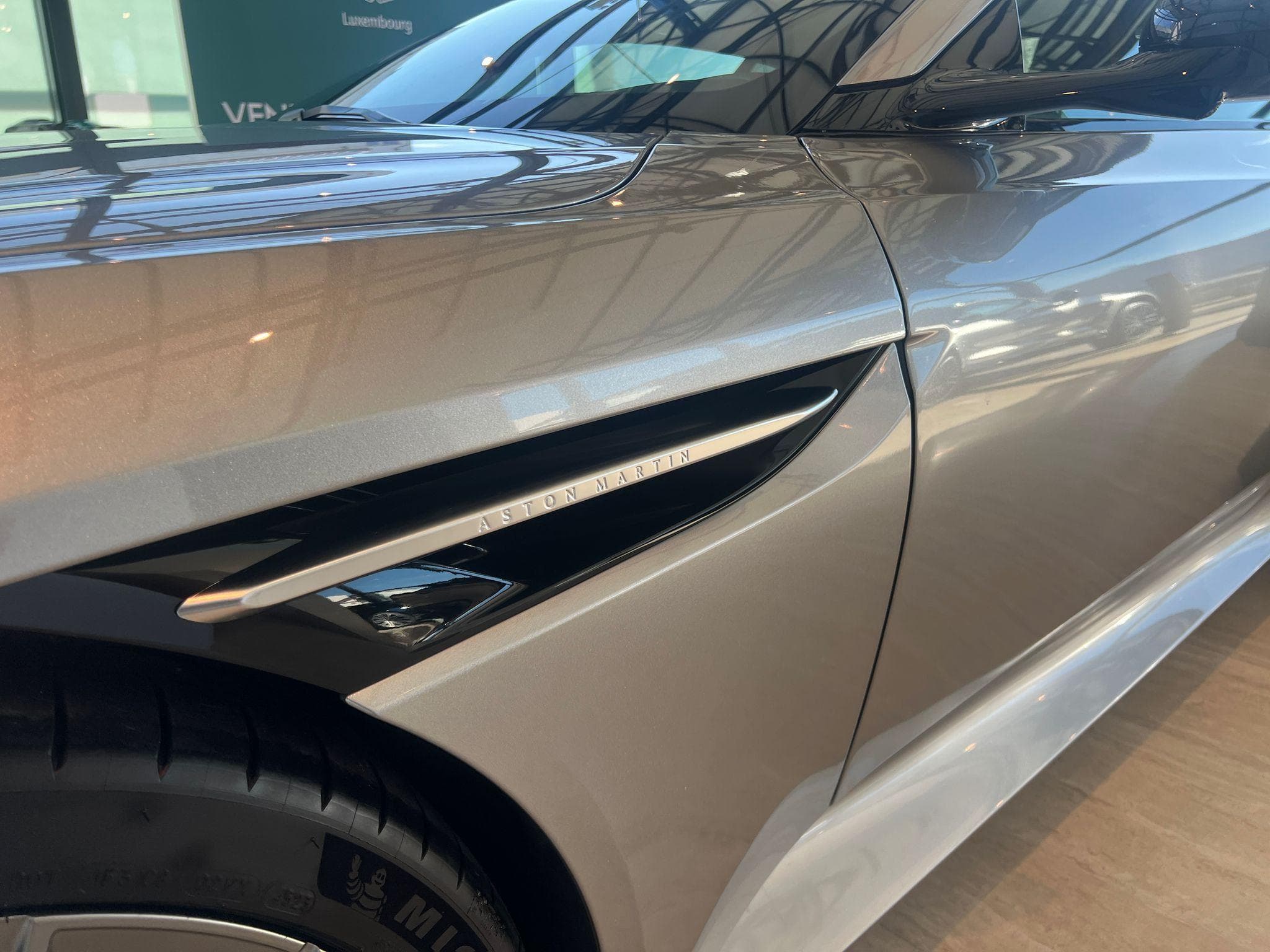 Aston-Martin DB12 4.0l V8 680cv (2025) - Foto 3