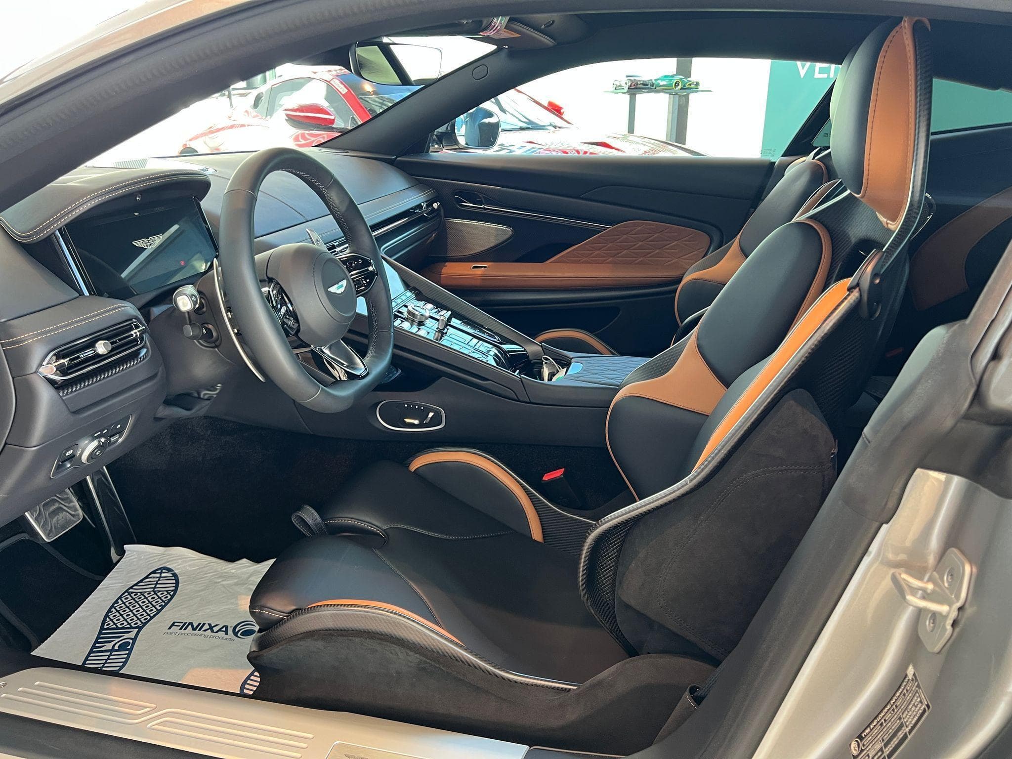 Aston-Martin DB12 4.0l V8 680cv (2025) - Foto 6