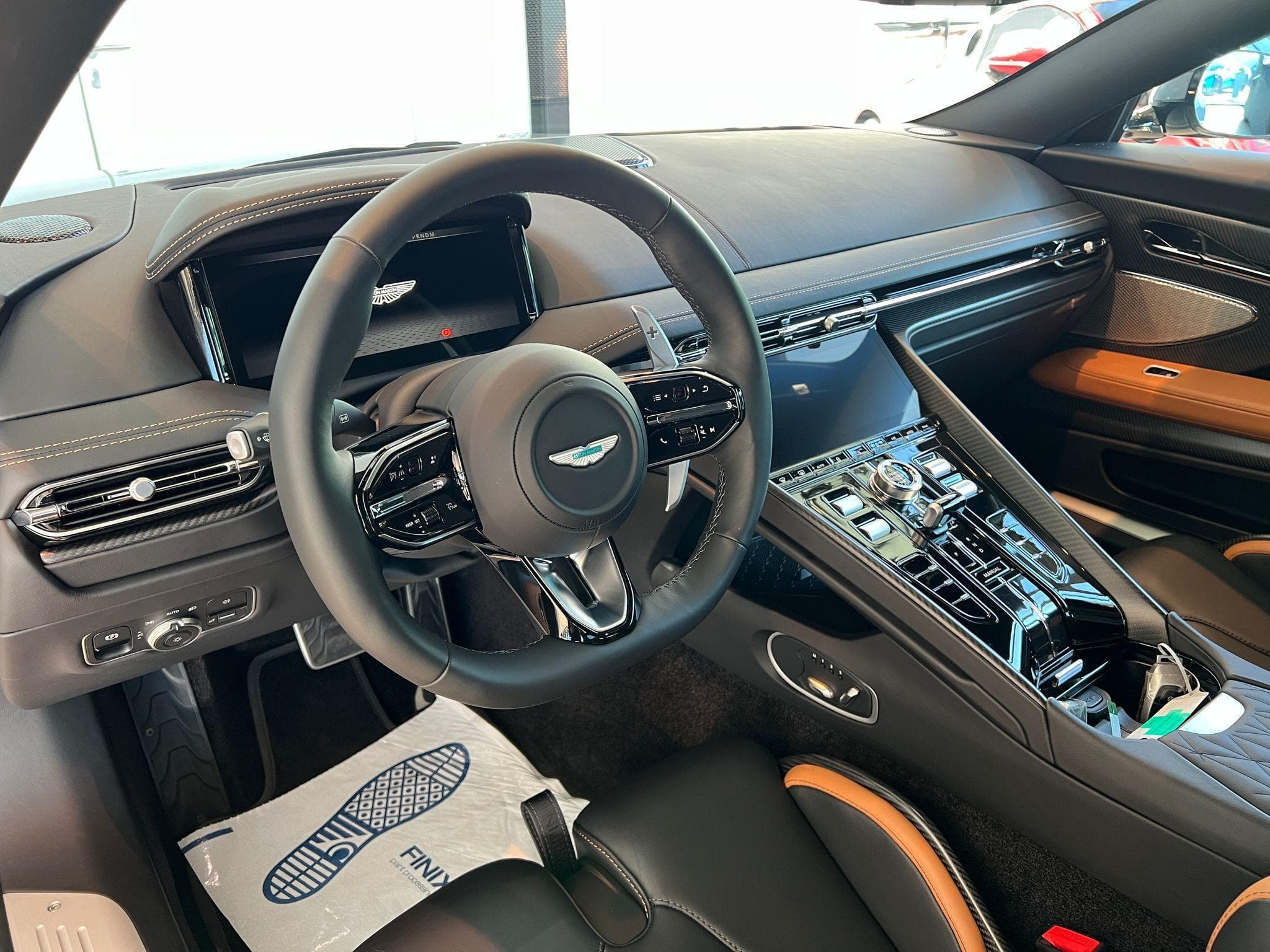 Aston-Martin DB12 4.0l V8 680cv (2025) - Foto 8