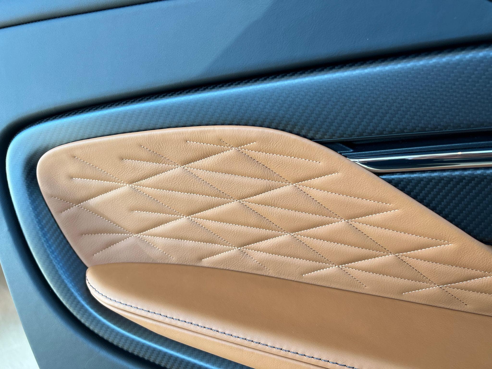 Aston-Martin DB12 4.0l V8 680cv (2025) - Foto 10