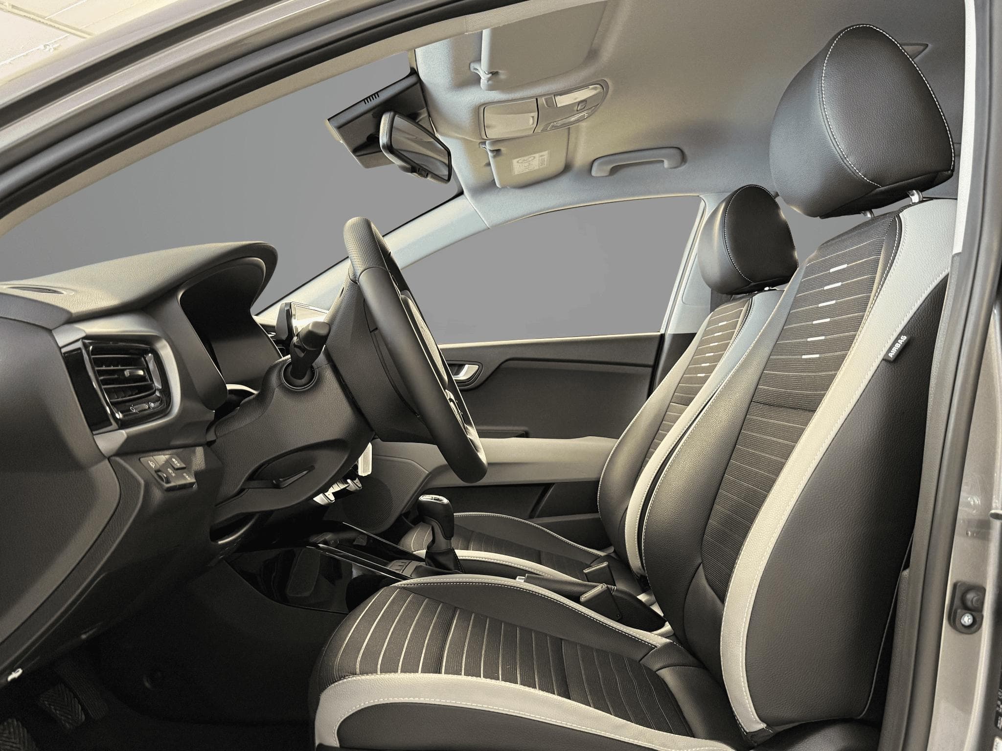 Kia Stonic Inspire Plus 1.0T ISG (2024) - Foto 10