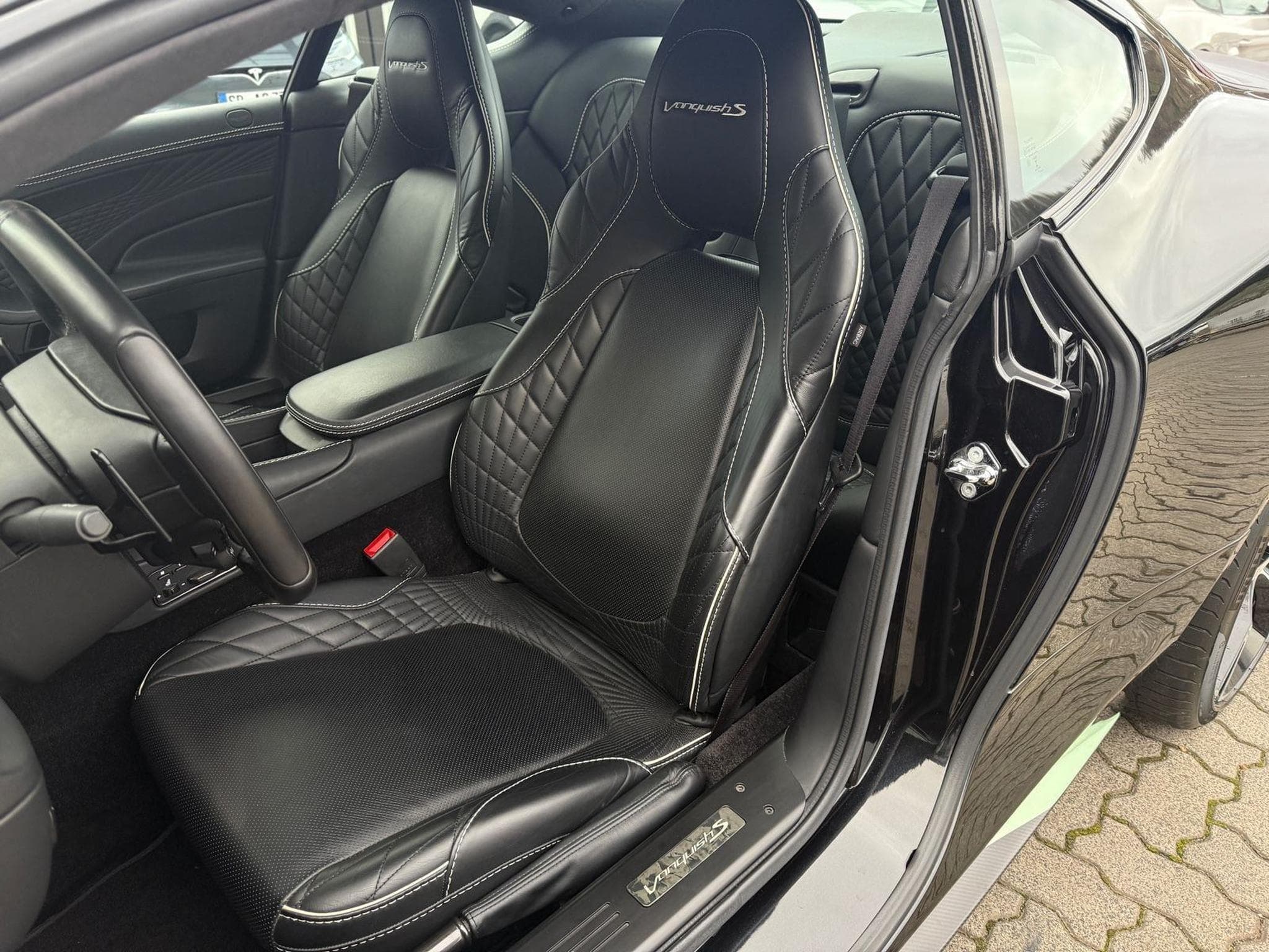 Aston-Martin Vanquish S Coupé V12 (2017) - Foto 6