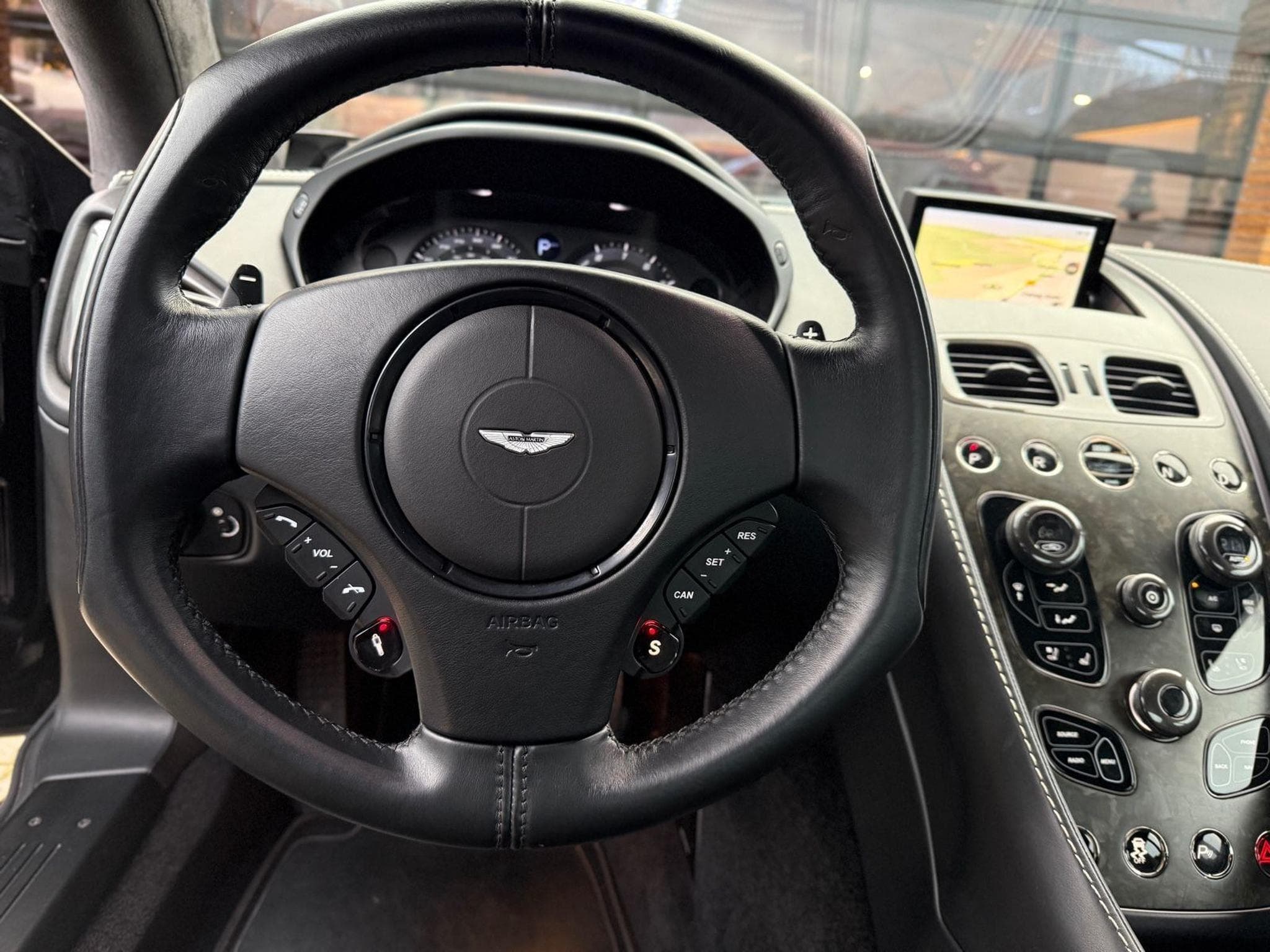 Aston-Martin Vanquish S Coupé V12 (2017) - Foto 2