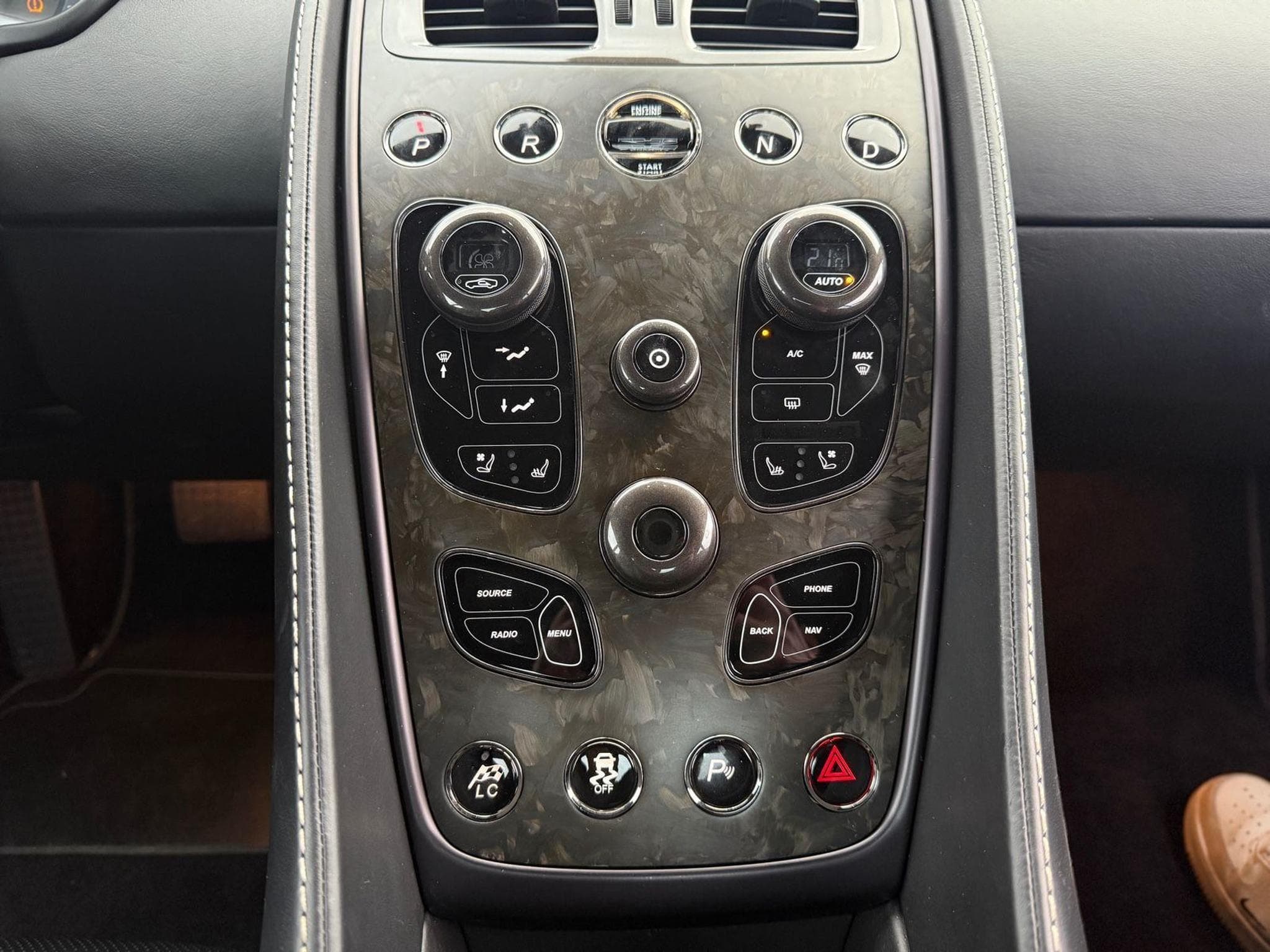 Aston-Martin Vanquish S Coupé V12 (2017) - Foto 8