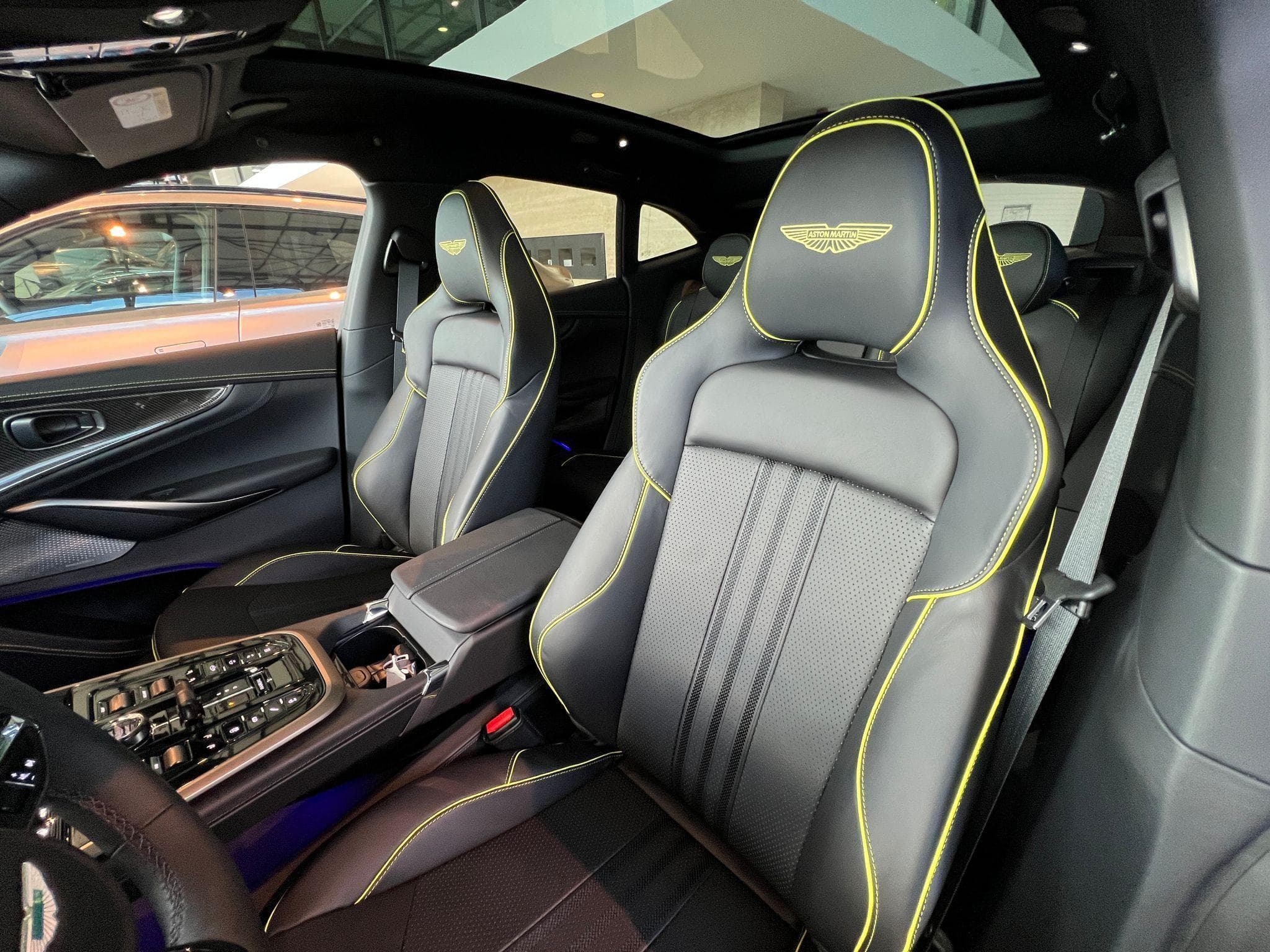 Aston-Martin DBX 4.0l 707cv AMR EDITION (2025) - Foto 5