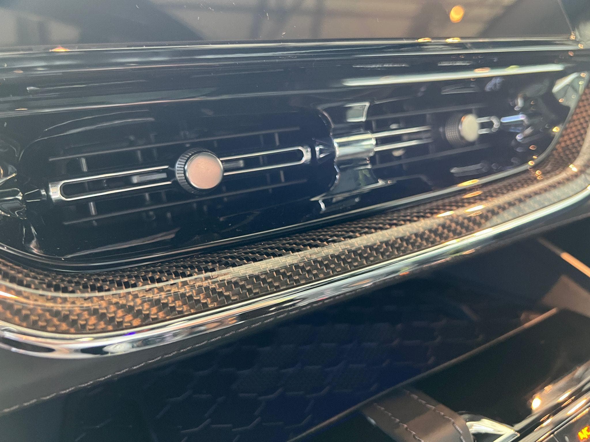 Aston-Martin DBX 4.0l 707cv AMR EDITION (2025) - Foto 12