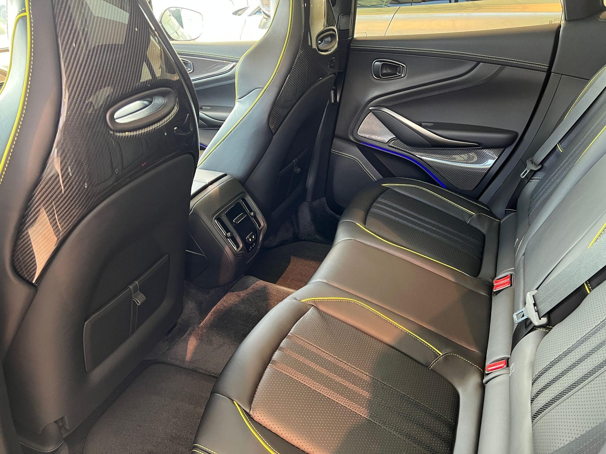 Aston-Martin DBX 4.0l 707cv AMR EDITION (2025) - Foto 8