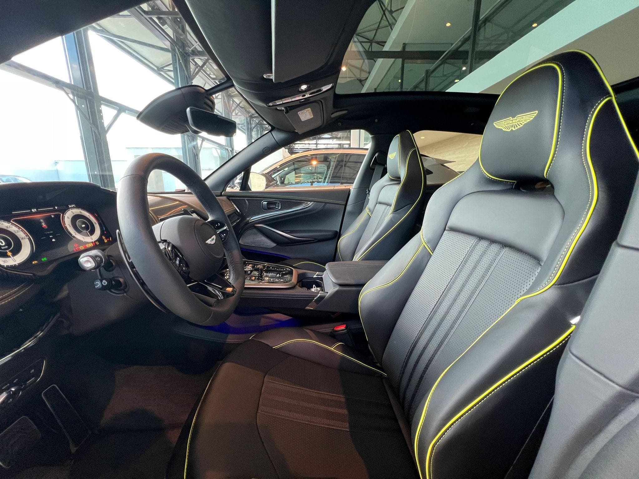 Aston-Martin DBX 4.0l 707cv AMR EDITION (2025) - Foto 4