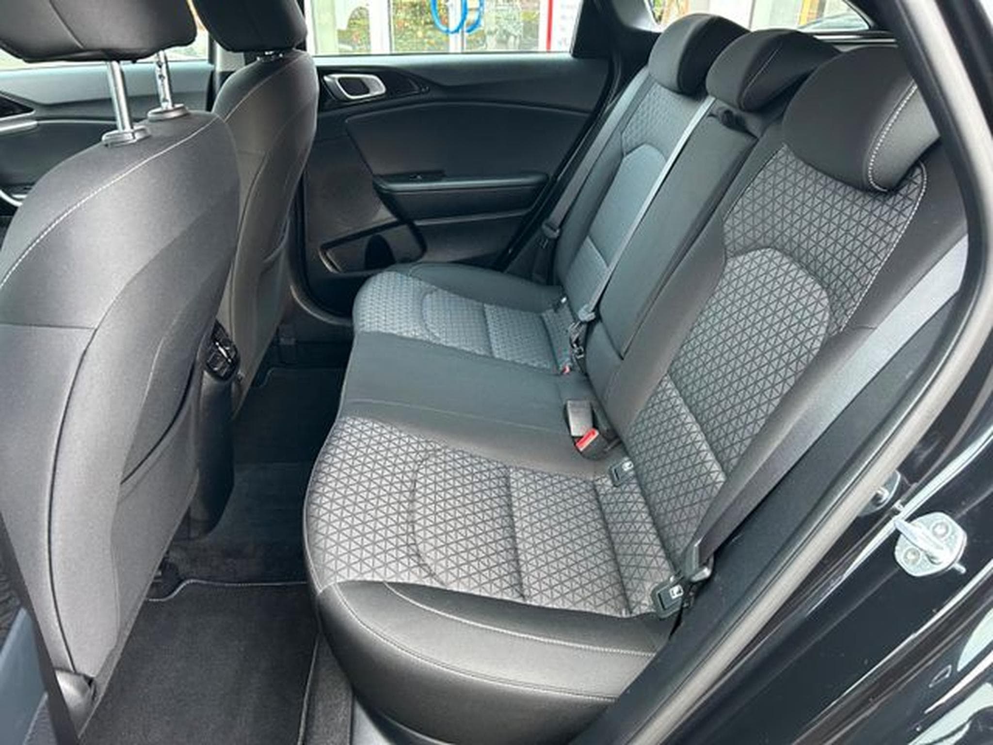 Kia Ceed Ceed SW 1,6 CRDi DCT Spirit Navi Tech JBL LED (2020) - Photo 11