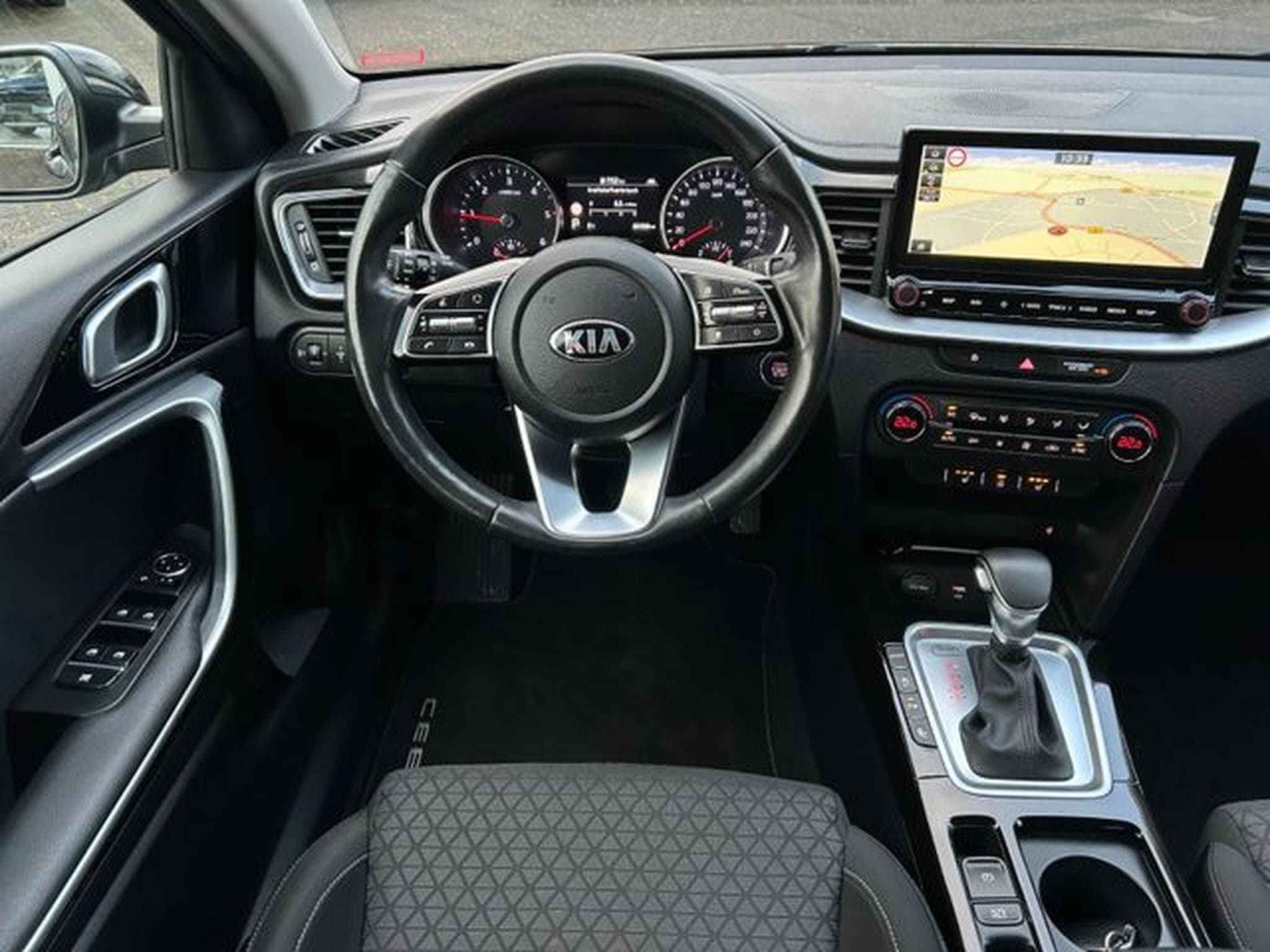 Kia Ceed Ceed SW 1,6 CRDi DCT Spirit Navi Tech JBL LED (2020) - Photo 12