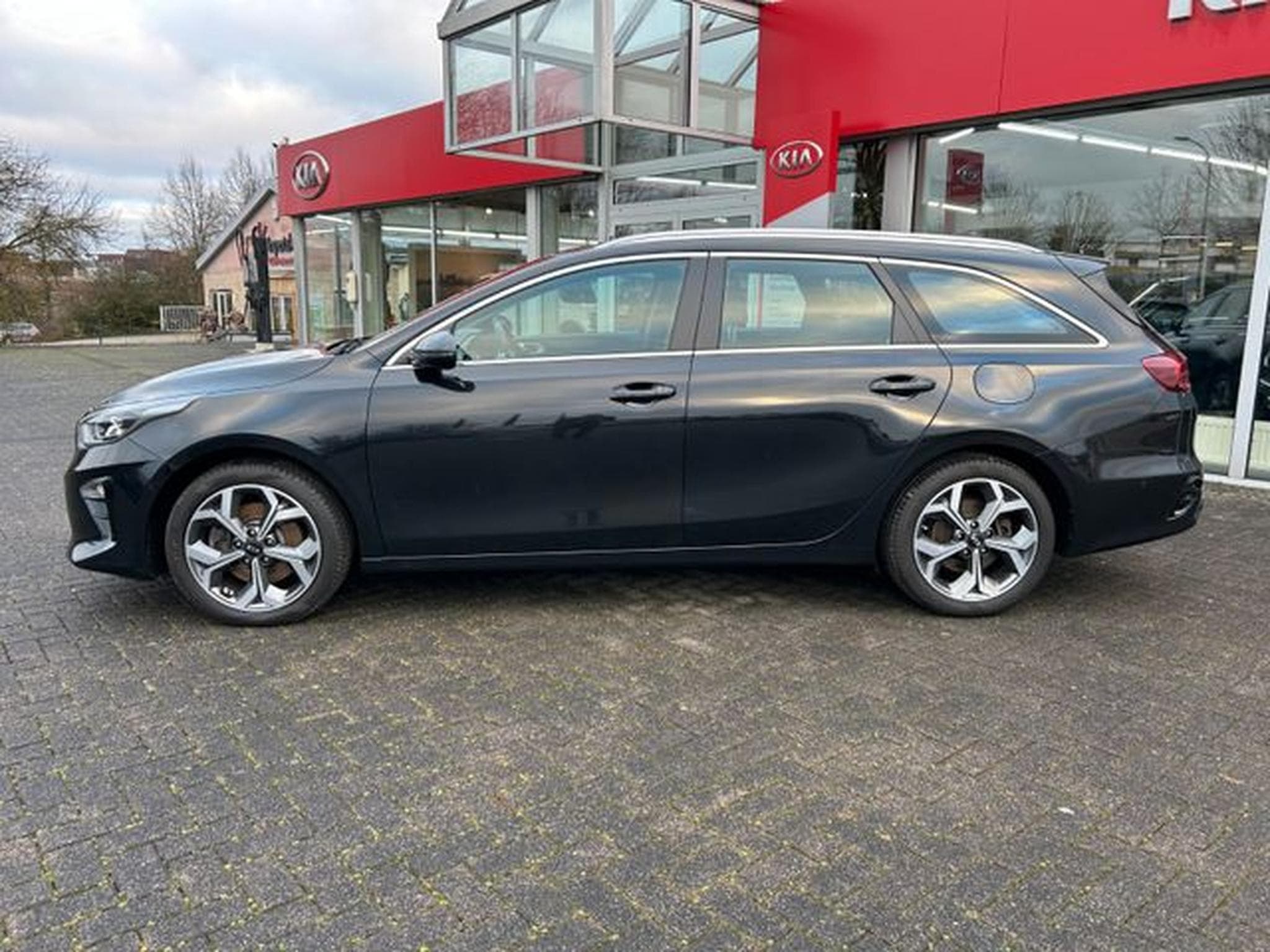 Kia Ceed Ceed SW 1,6 CRDi DCT Spirit Navi Tech JBL LED (2020) - Photo 4