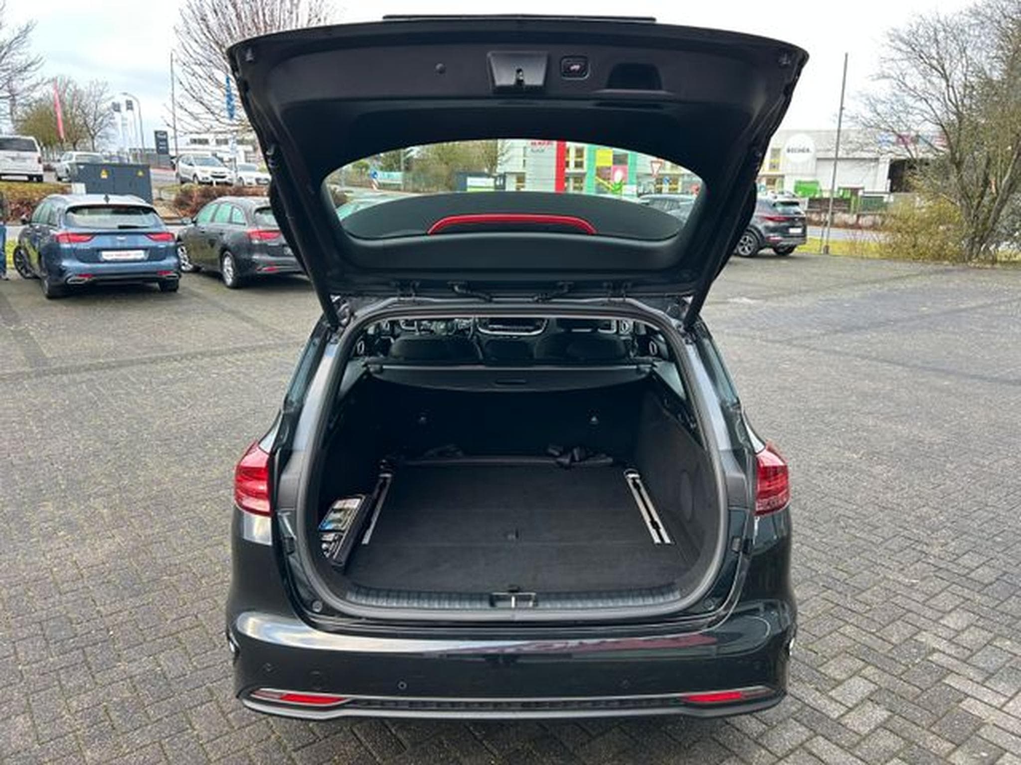 Kia Ceed Ceed SW 1,6 CRDi DCT Spirit Navi Tech JBL LED (2020) - Photo 7