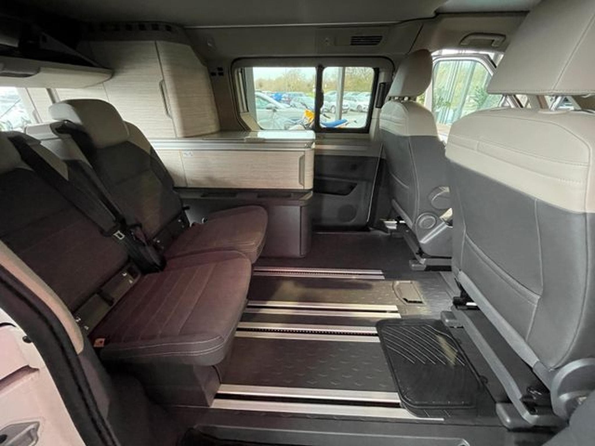 VW California T7 2,0TDi California Ocean 2xStandhz AHK Küche (2025) - Foto 12