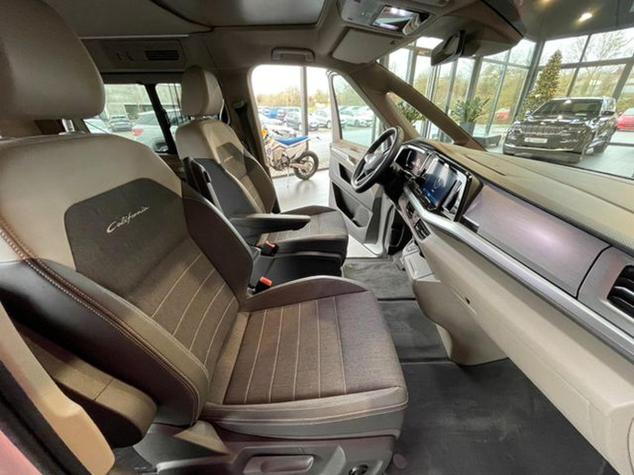 VW California T7 2,0TDi California Ocean 2xStandhz AHK Küche (2025) - Foto 13