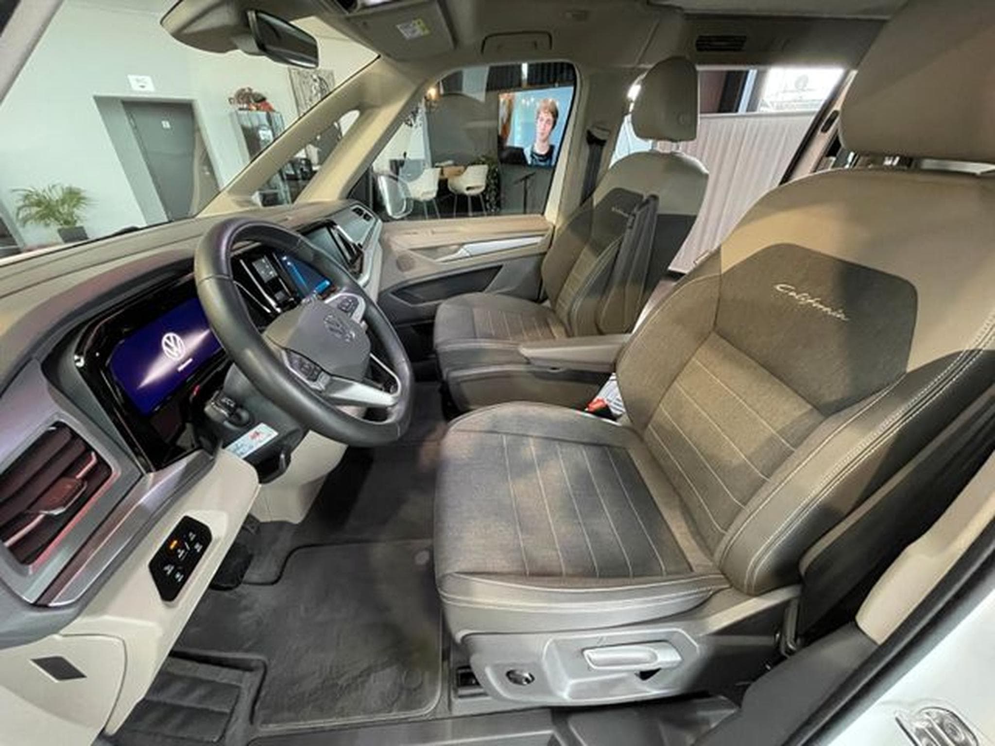 VW California T7 2,0TDi California Ocean 2xStandhz AHK Küche (2025) - Foto 14